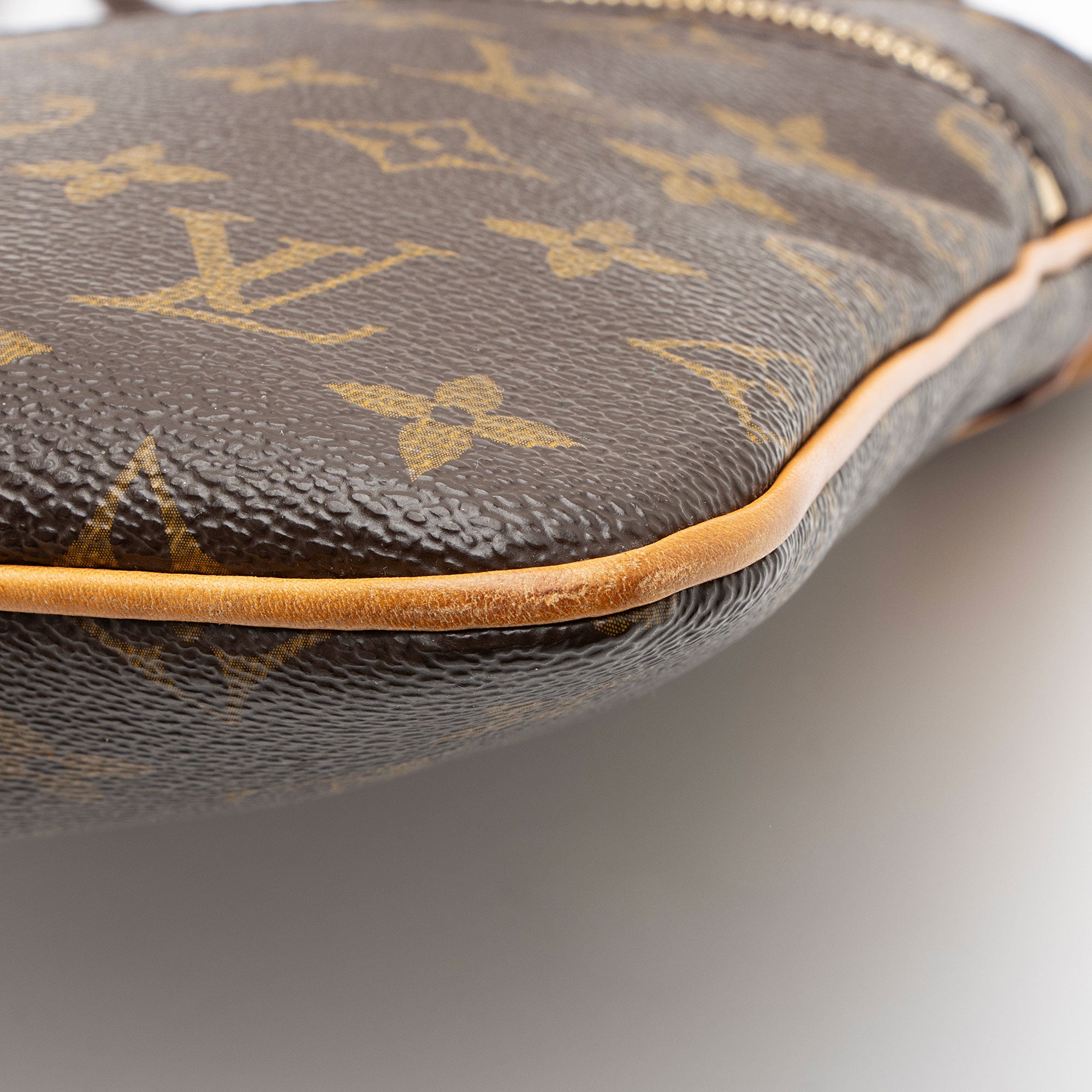 Louis Vuitton Monogram Canvas Valmy Pochette Messenger