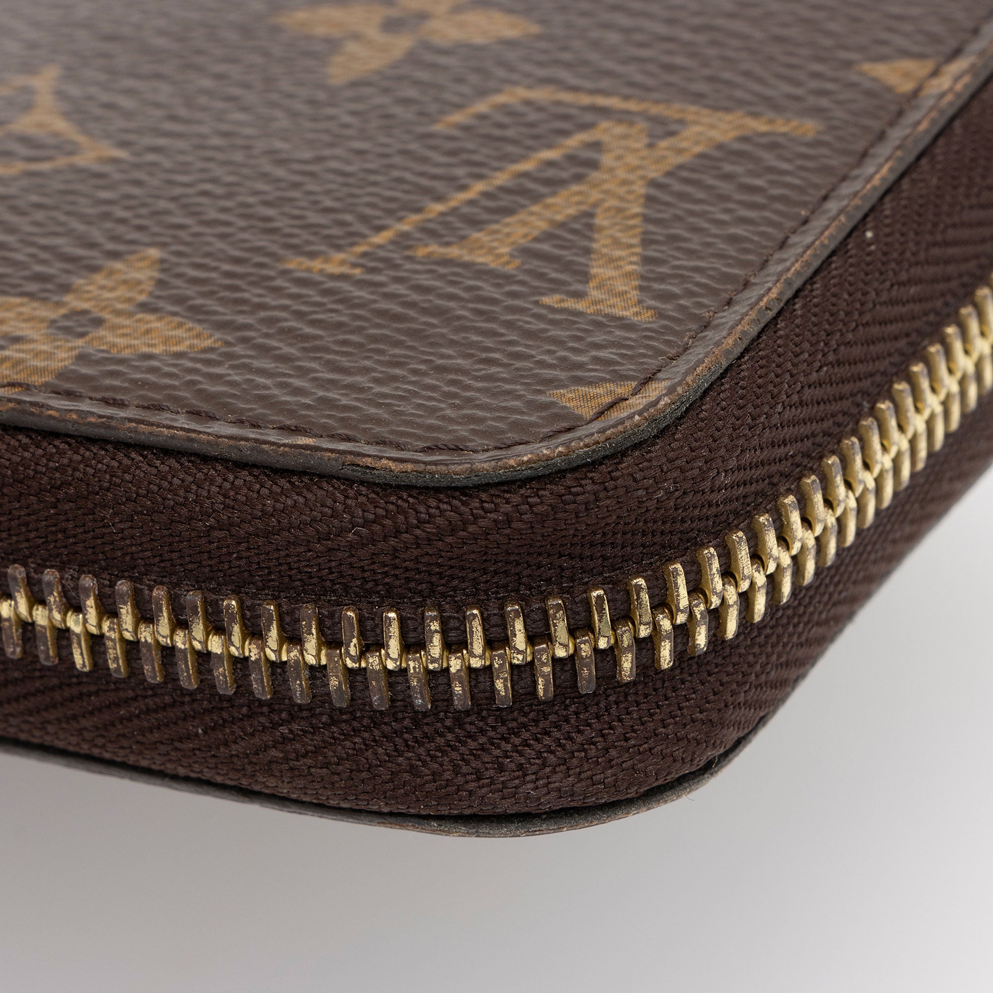 Louis Vuitton Monogram Canvas Zippy Wallet (SHF-ipISrJ)