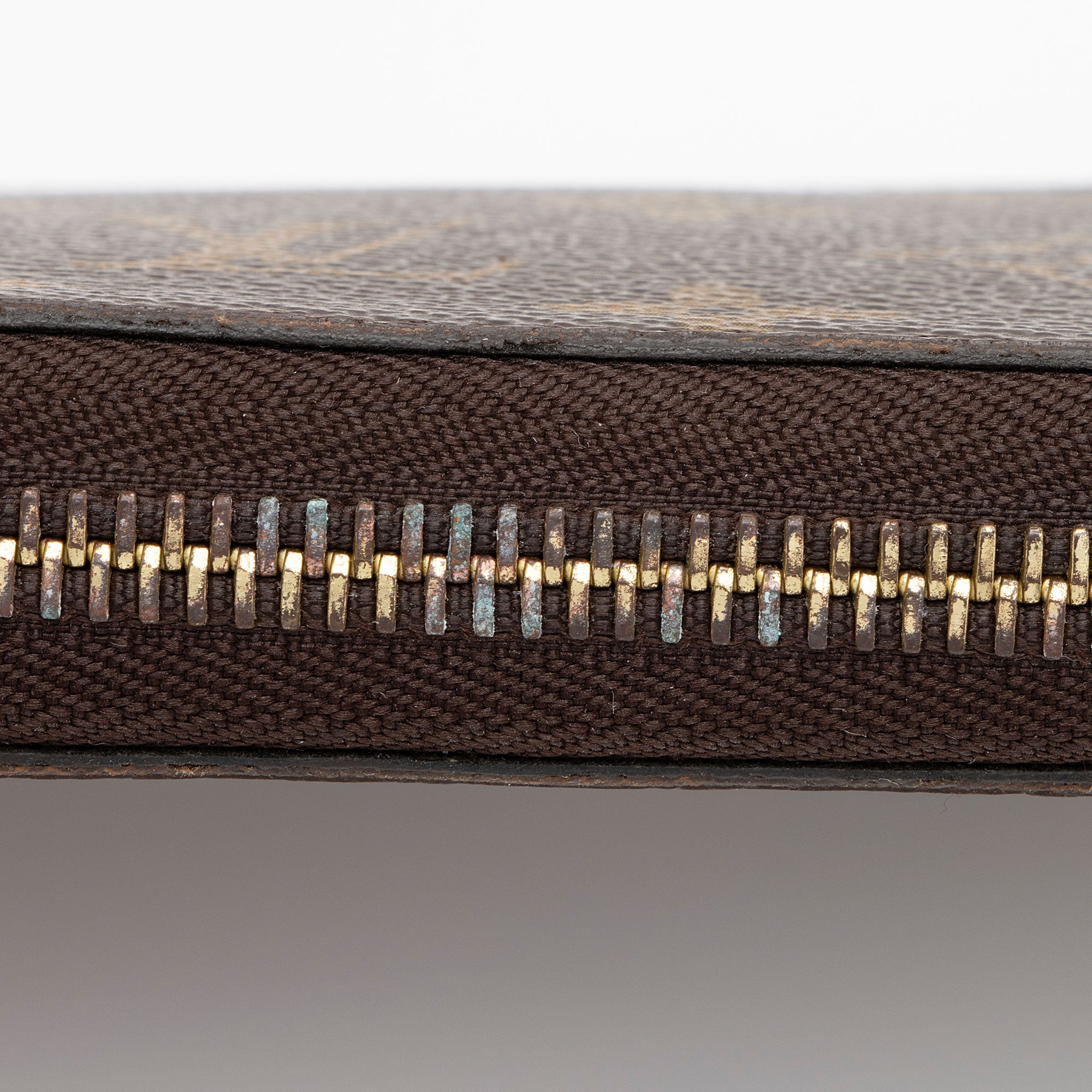 Louis Vuitton Monogram Canvas Zippy Wallet (SHF-ipISrJ)