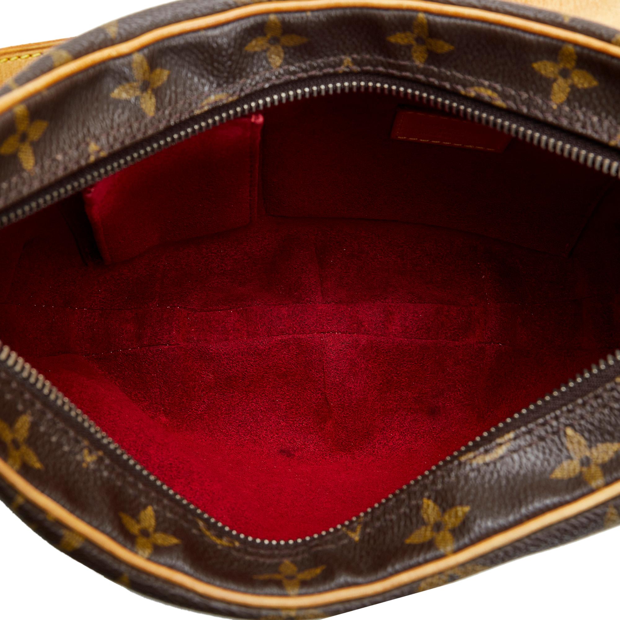 Louis Vuitton Monogram Croissant MM (SHG-e9cyxD)