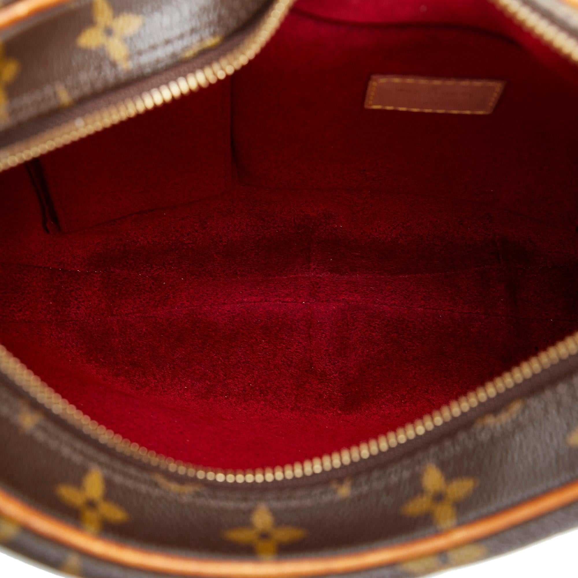 Louis Vuitton Monogram Croissant MM (SHG-HugIcI)