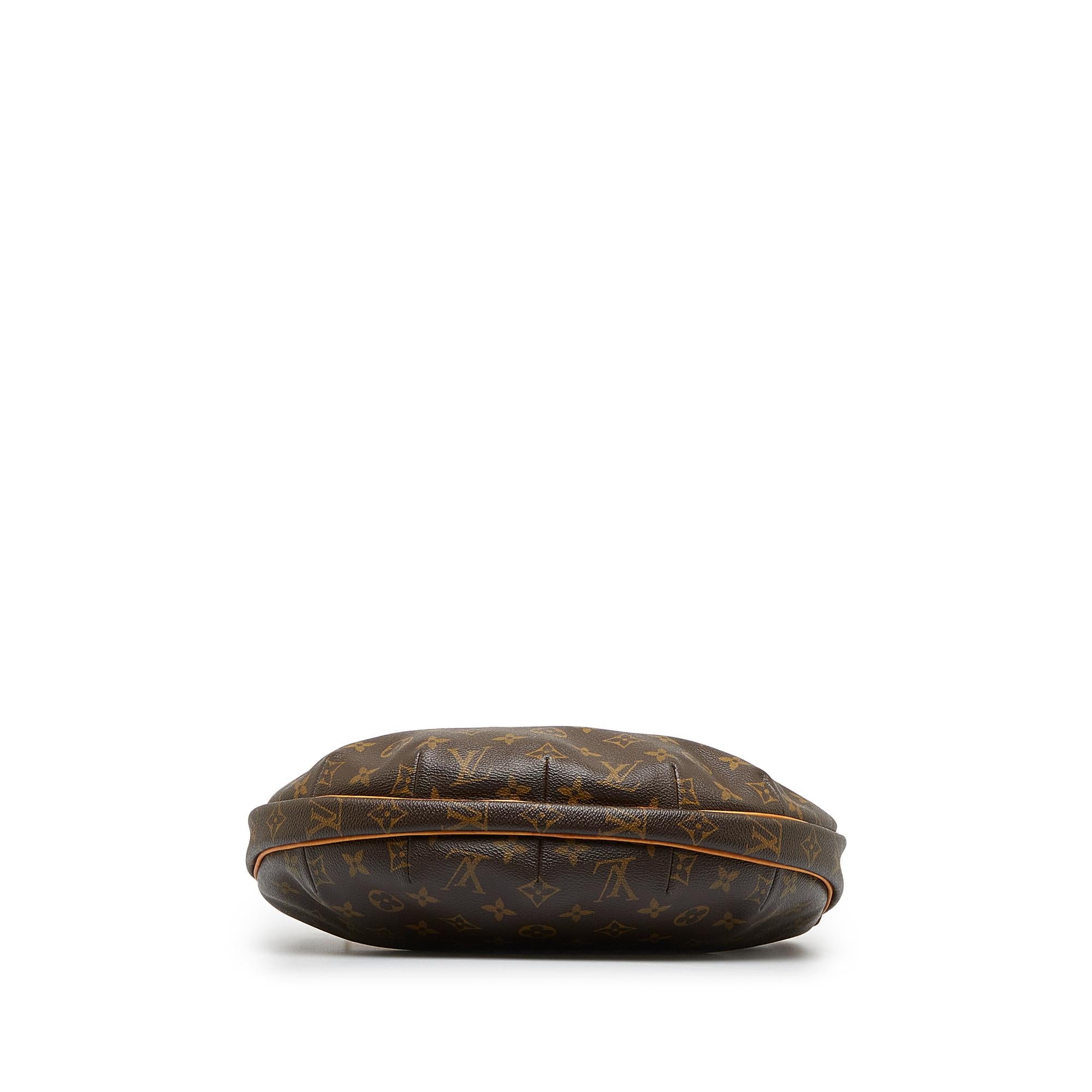 Louis Vuitton Monogram Croissant MM (SHG-Ob22ft)
