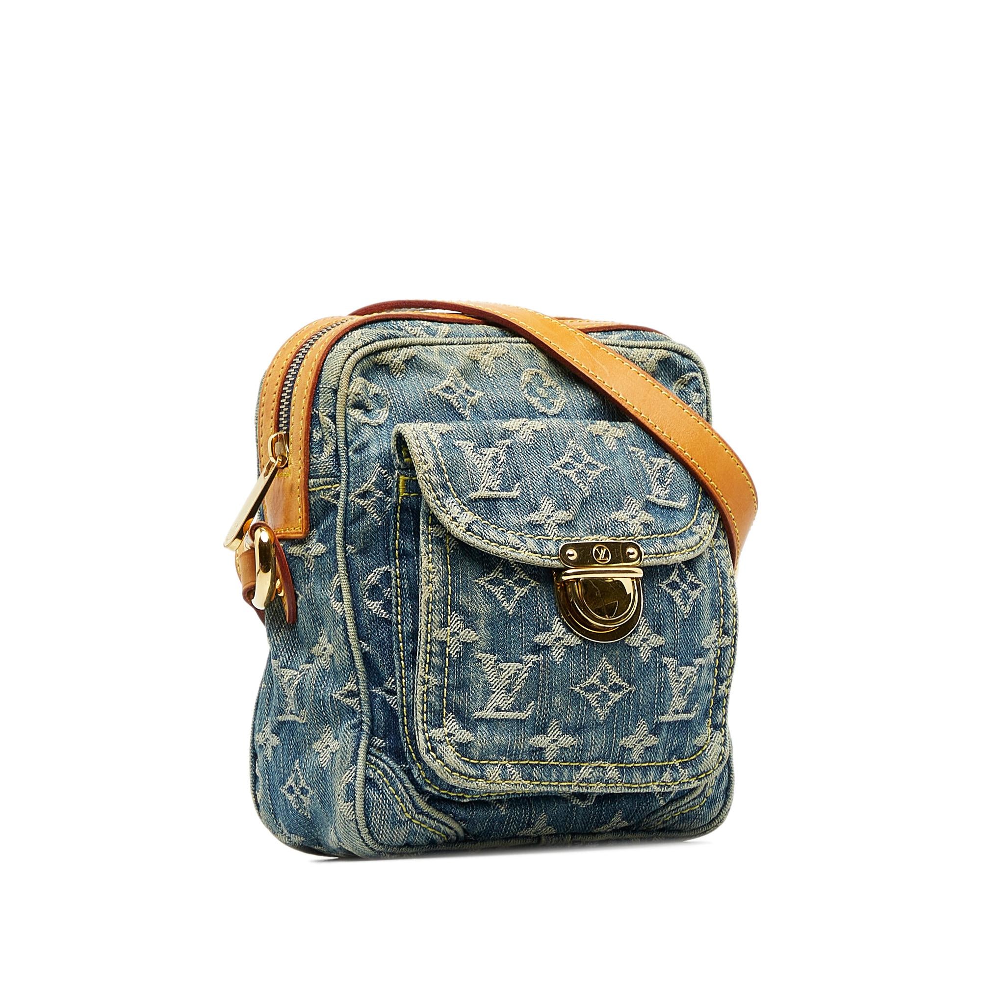 Louis Vuitton Monogram Denim Camera Bag (SHG-MEBCRm)