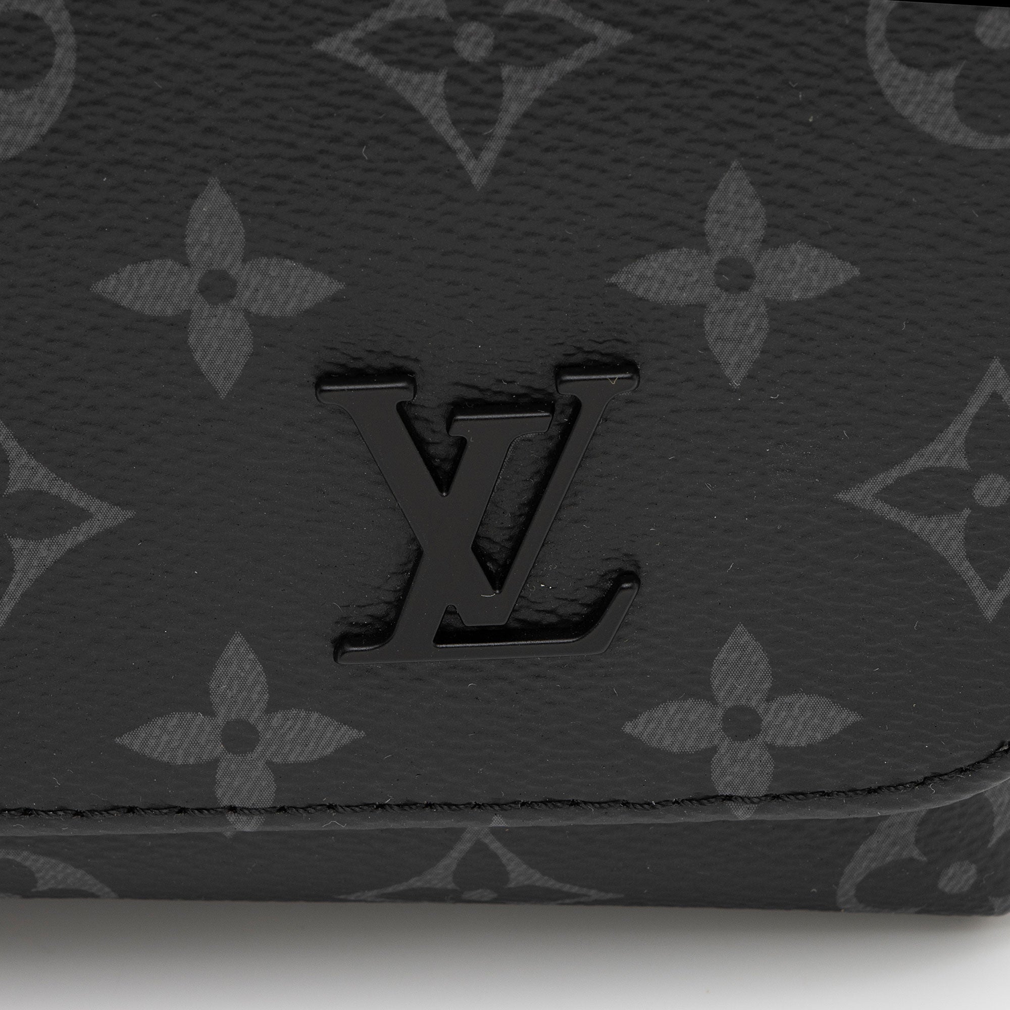 Louis Vuitton Monogram Eclipse District PM Messenger Bag (SHF-tjLCiN)