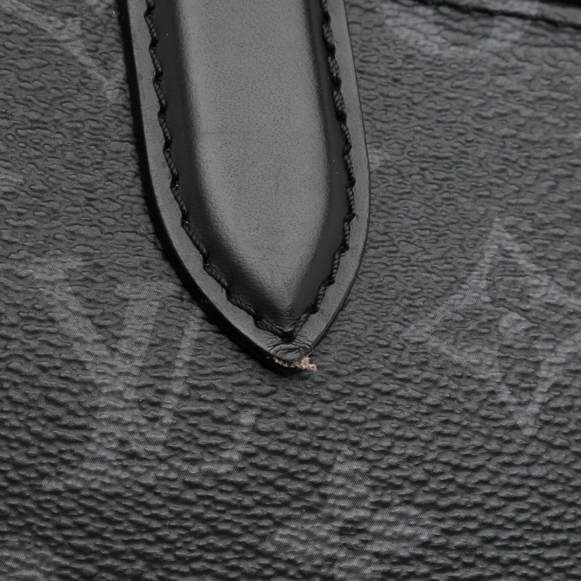 Louis Vuitton Monogram Eclipse Explorer (SHG-srG477)