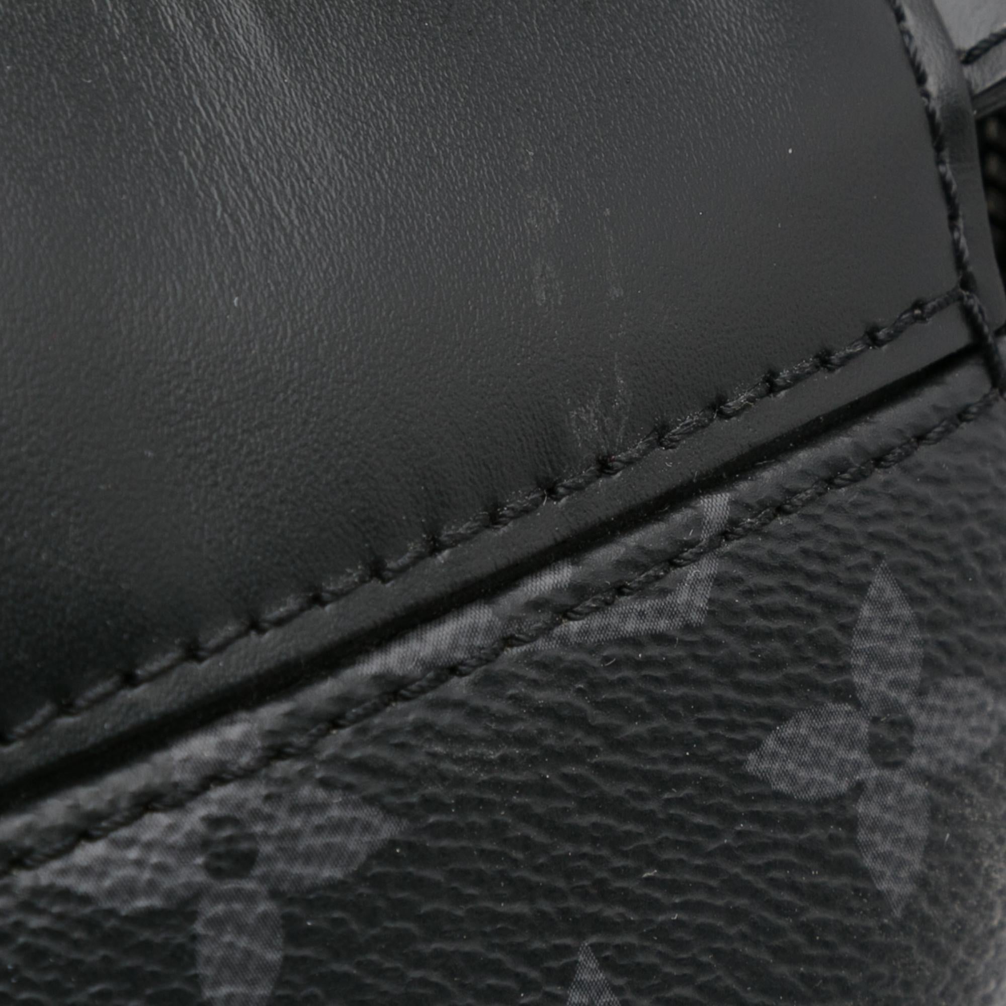 Louis Vuitton Monogram Eclipse Explorer (SHG-srG477)