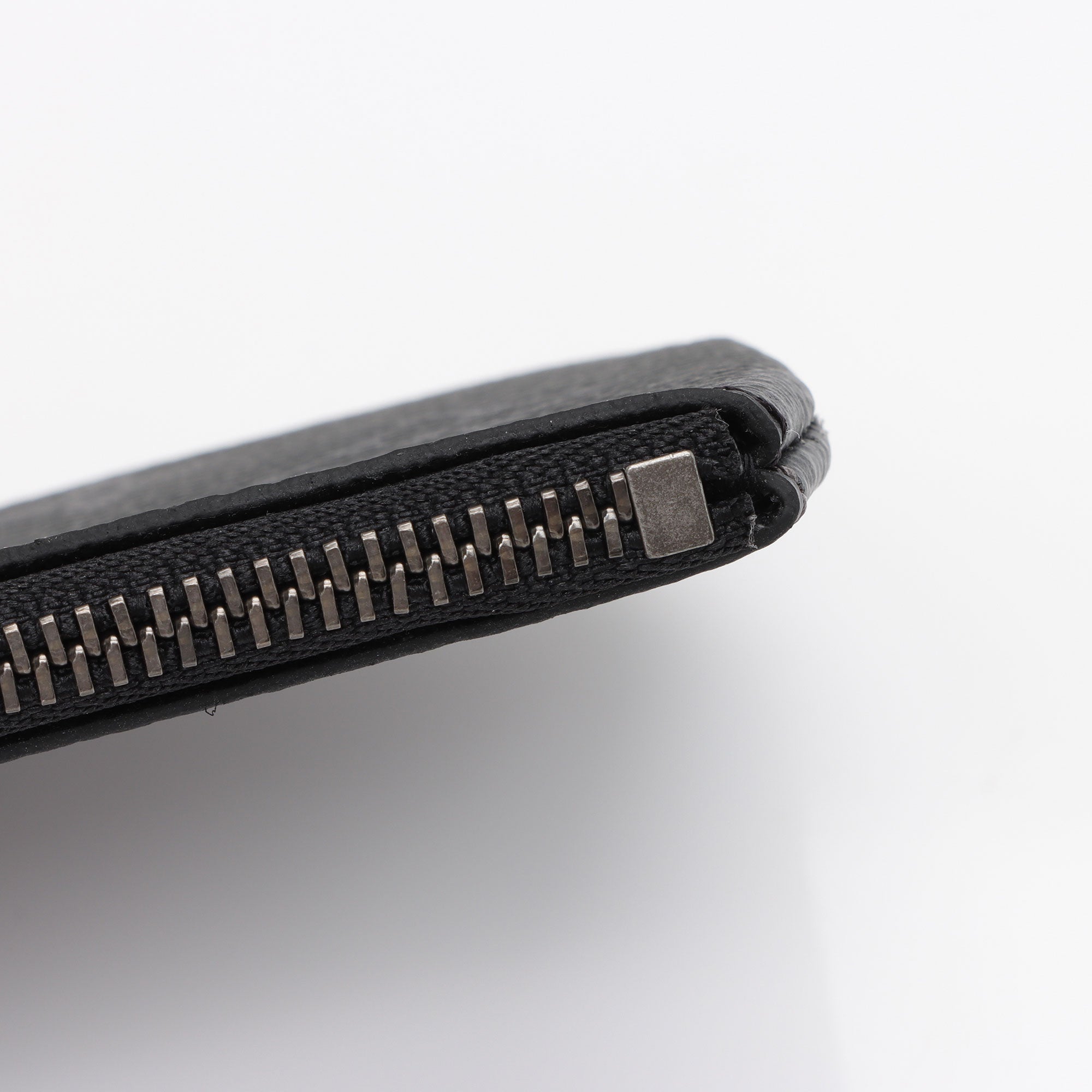 Louis Vuitton Monogram Eclipse Key Pouch (SHF-ql3XTY)