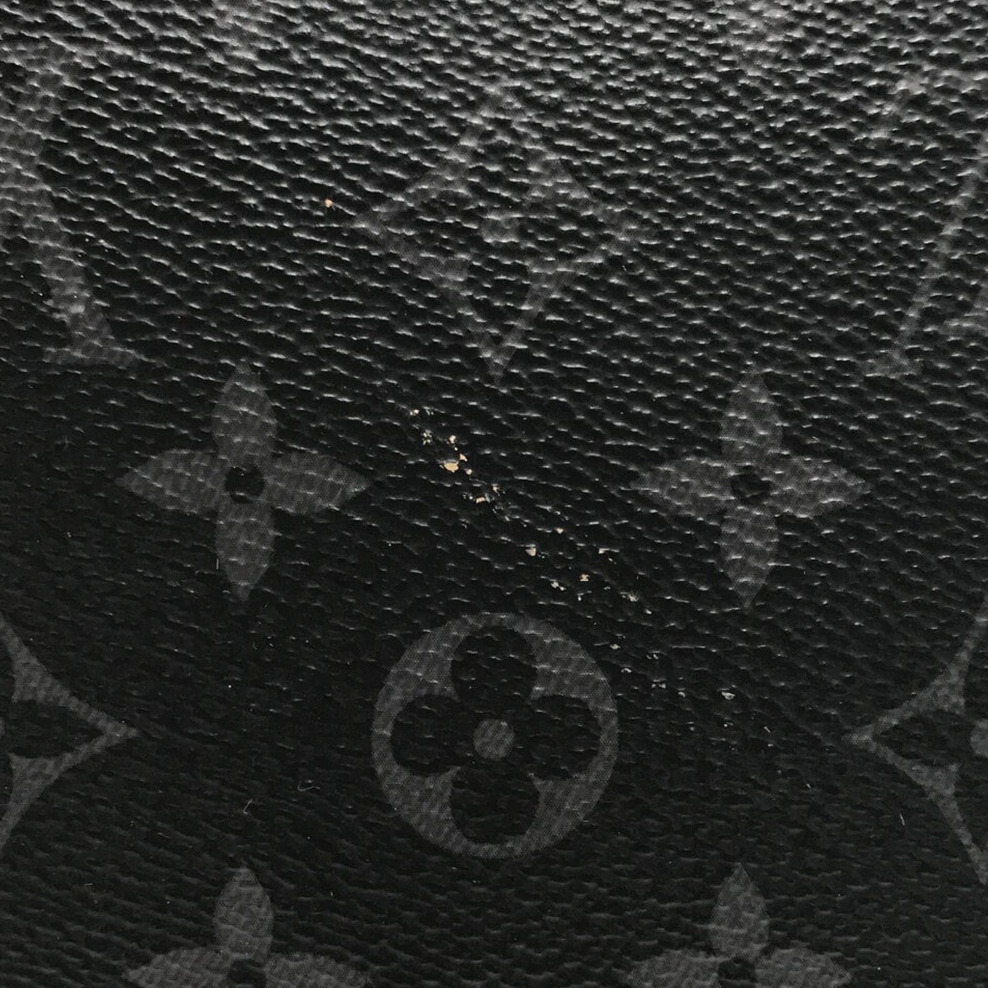 Louis Vuitton Monogram Eclipse Pochette Voyage MM (SHG-gbi7pV)