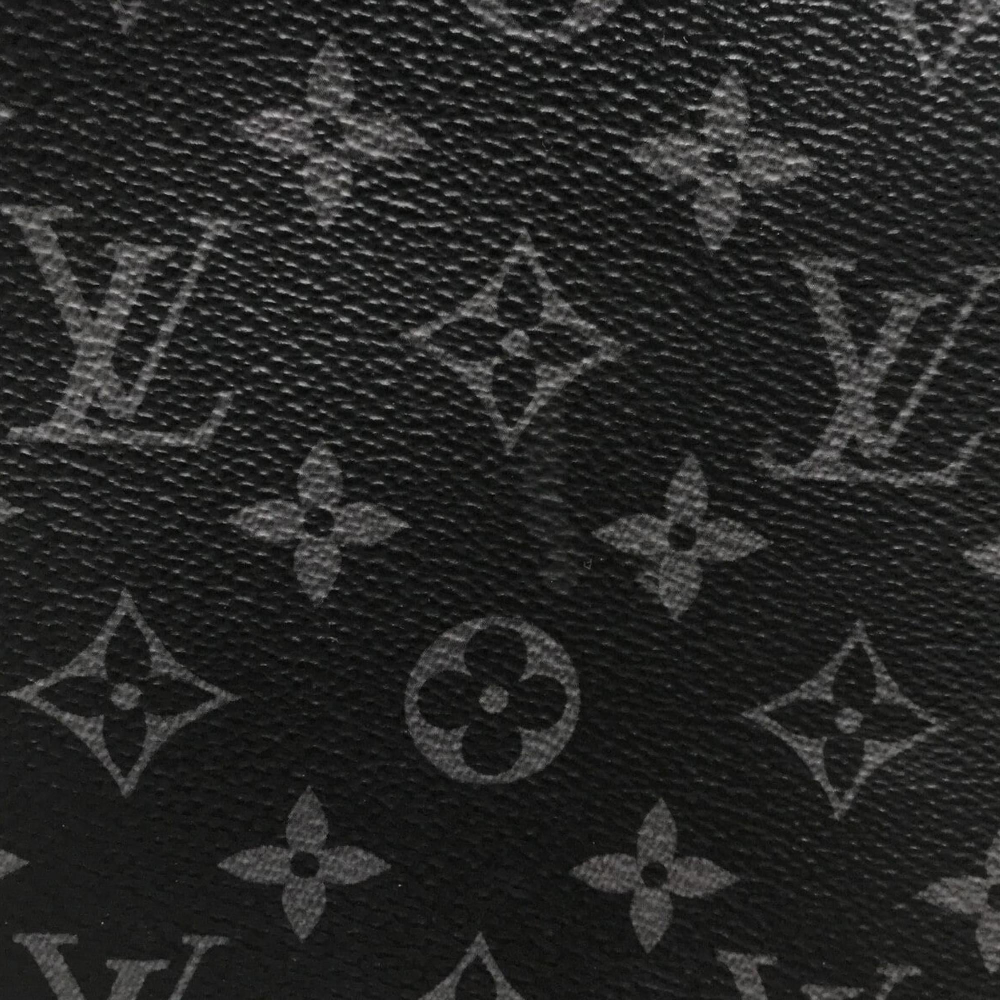 Louis Vuitton Monogram Eclipse Pochette Voyage MM (SHG-gbi7pV)