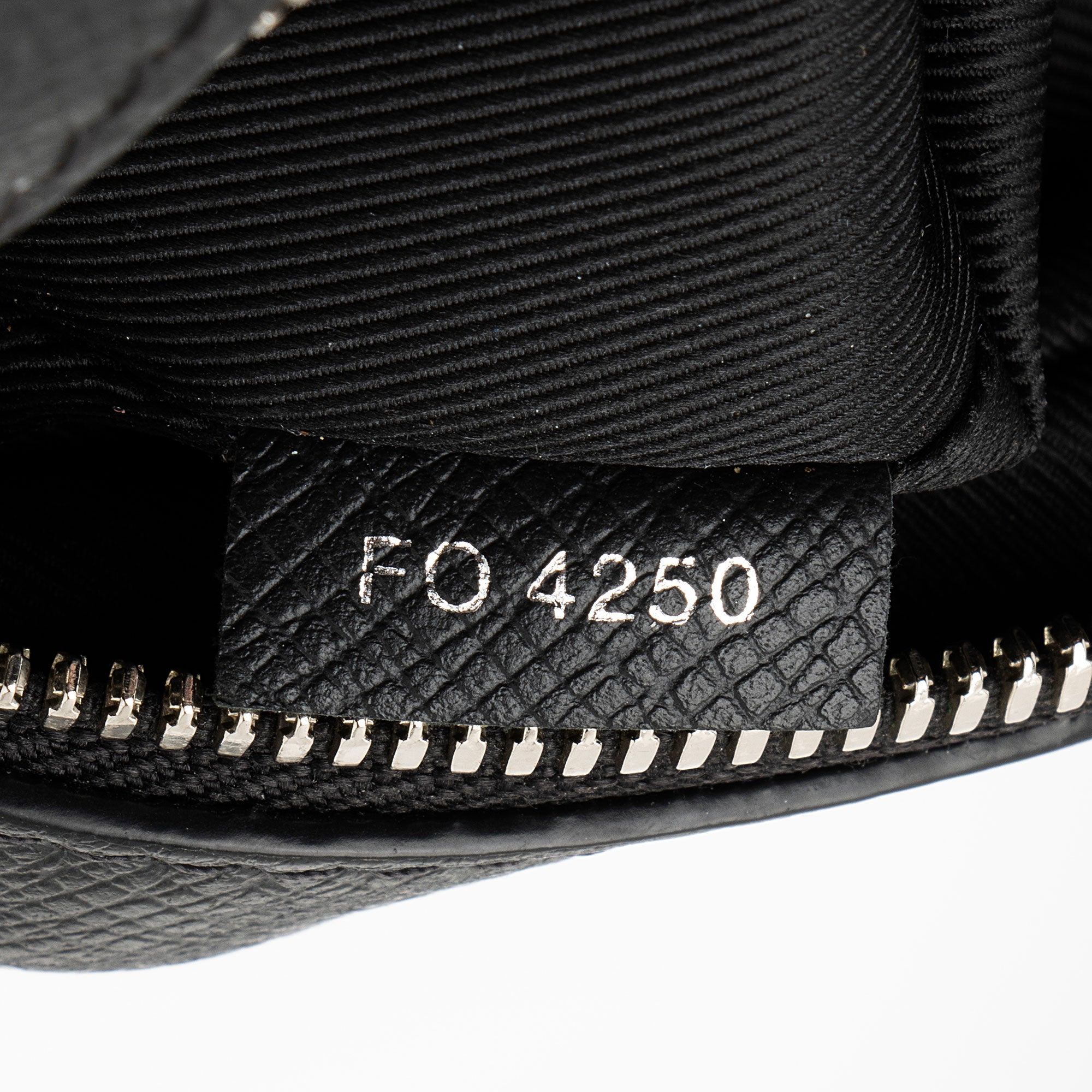 Louis Vuitton Monogram Eclipse Taiga Leather Outdoor Messenger Bag (SHF-u7xRKn)