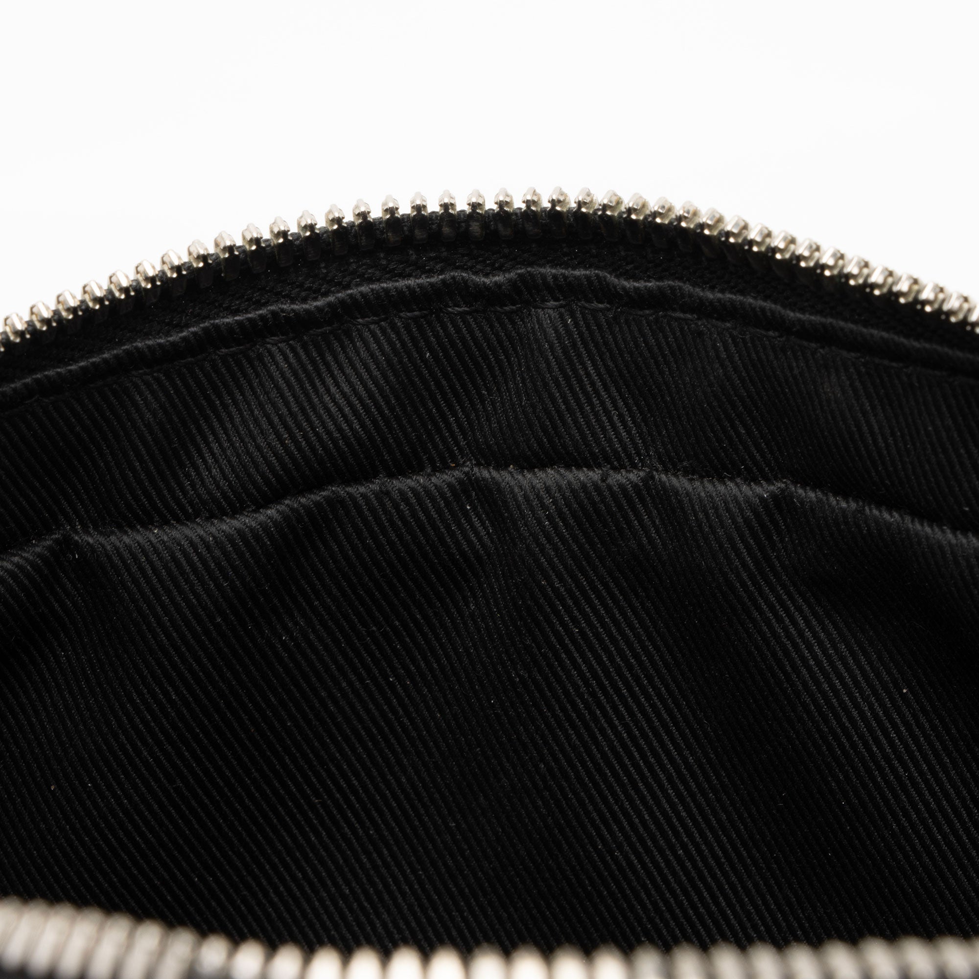 Louis Vuitton Monogram Eclipse Taiga Leather Outdoor Messenger Bag (SHF-u7xRKn)