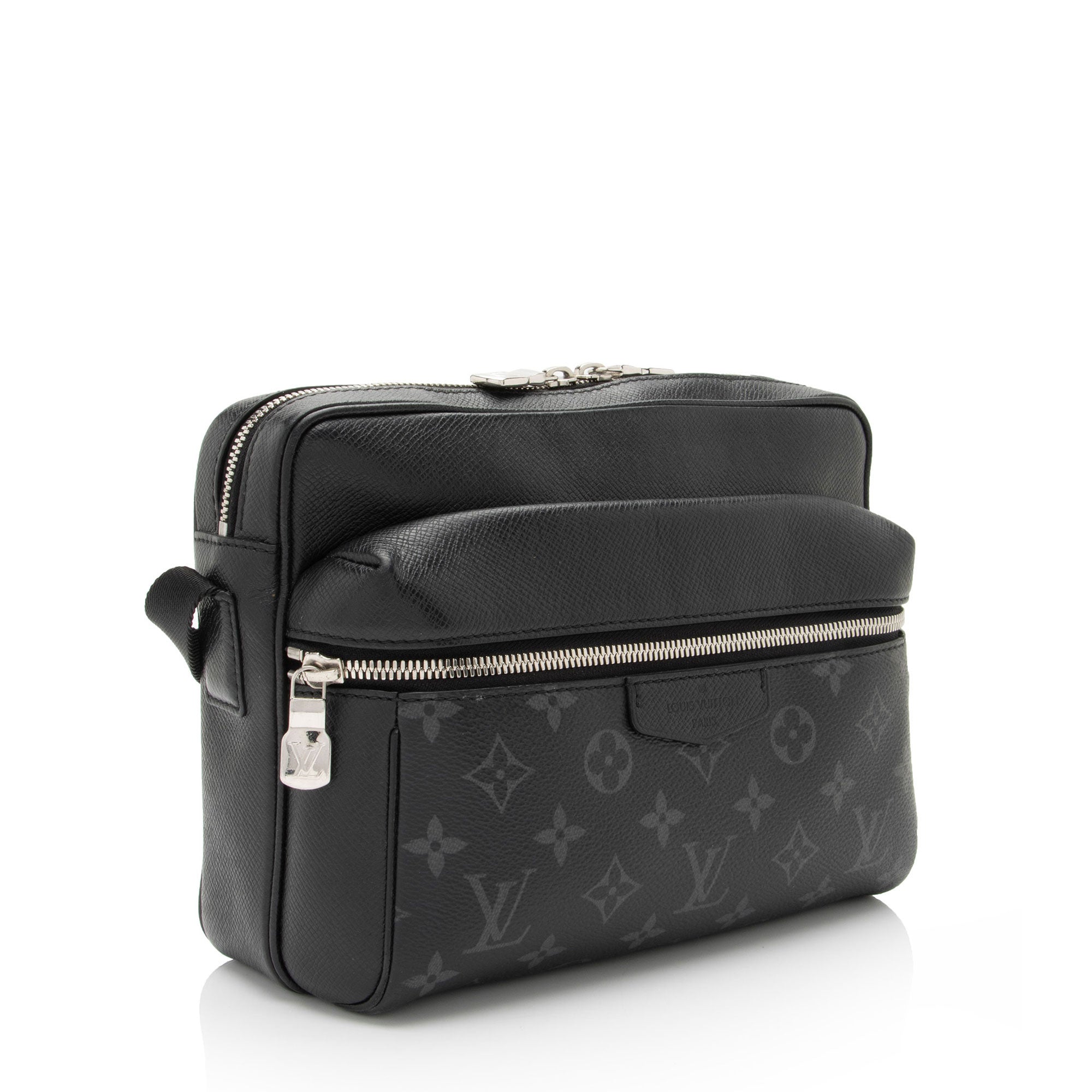 Louis Vuitton Monogram Eclipse Taiga Leather Outdoor Messenger Bag (SHF-u7xRKn)