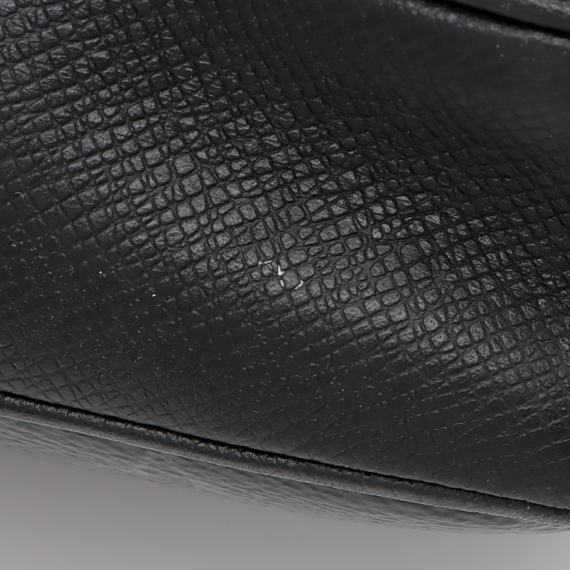 Louis Vuitton Monogram Eclipse Taiga Leather Outdoor Messenger Bag (SHF-yvJahI)