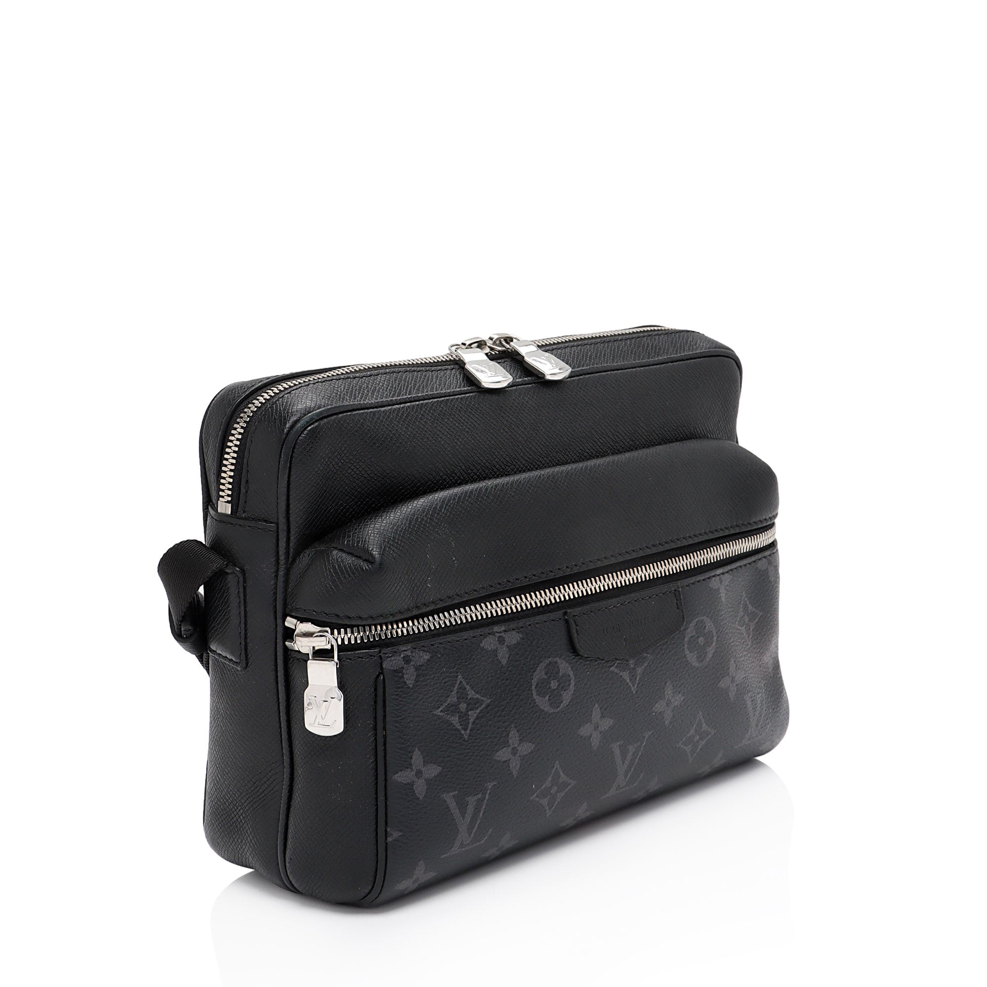 Louis Vuitton Monogram Eclipse Taiga Leather Outdoor Messenger Bag (SHF-yvJahI)
