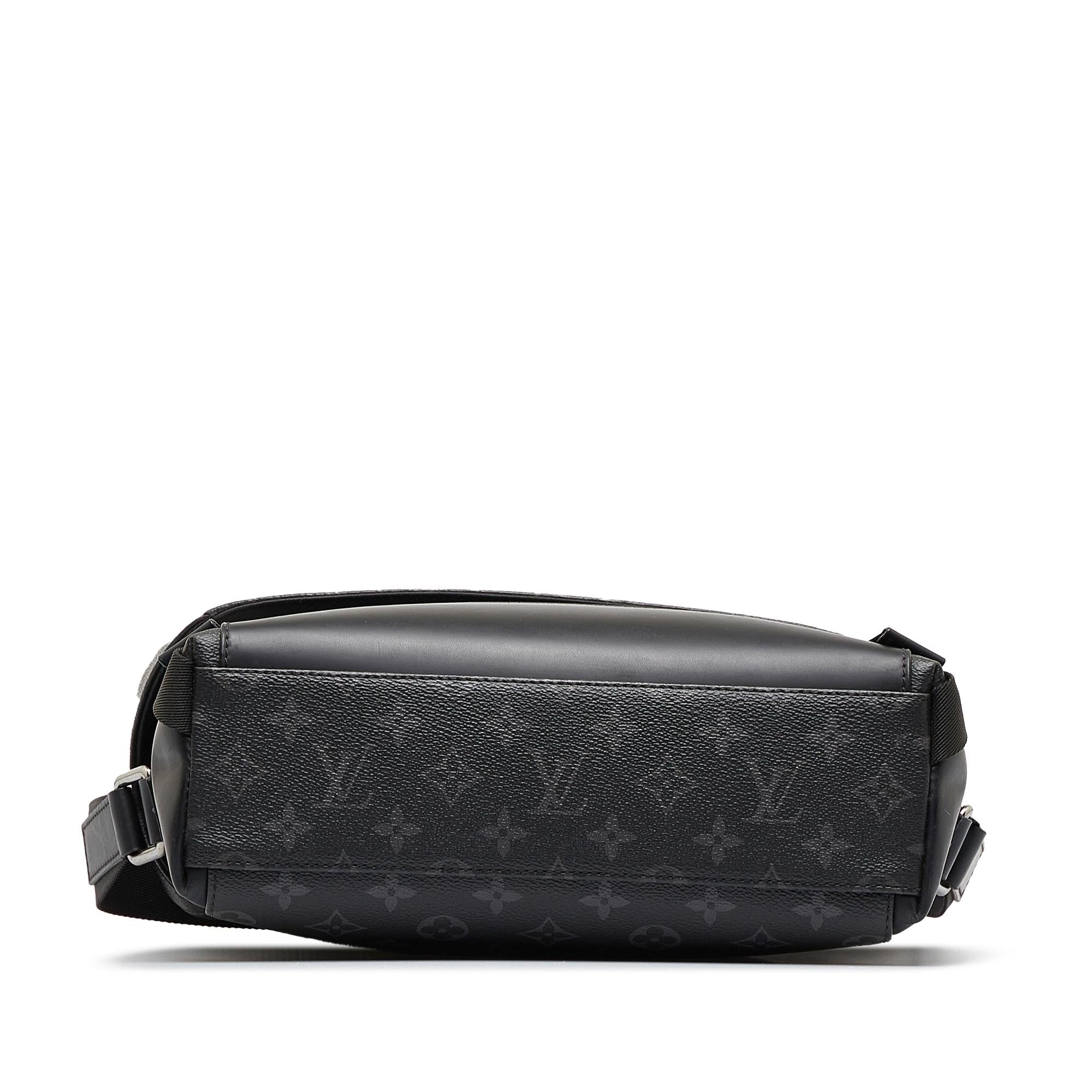 Louis Vuitton Monogram Eclipse Voyager PM (SHG-bjw0hK)