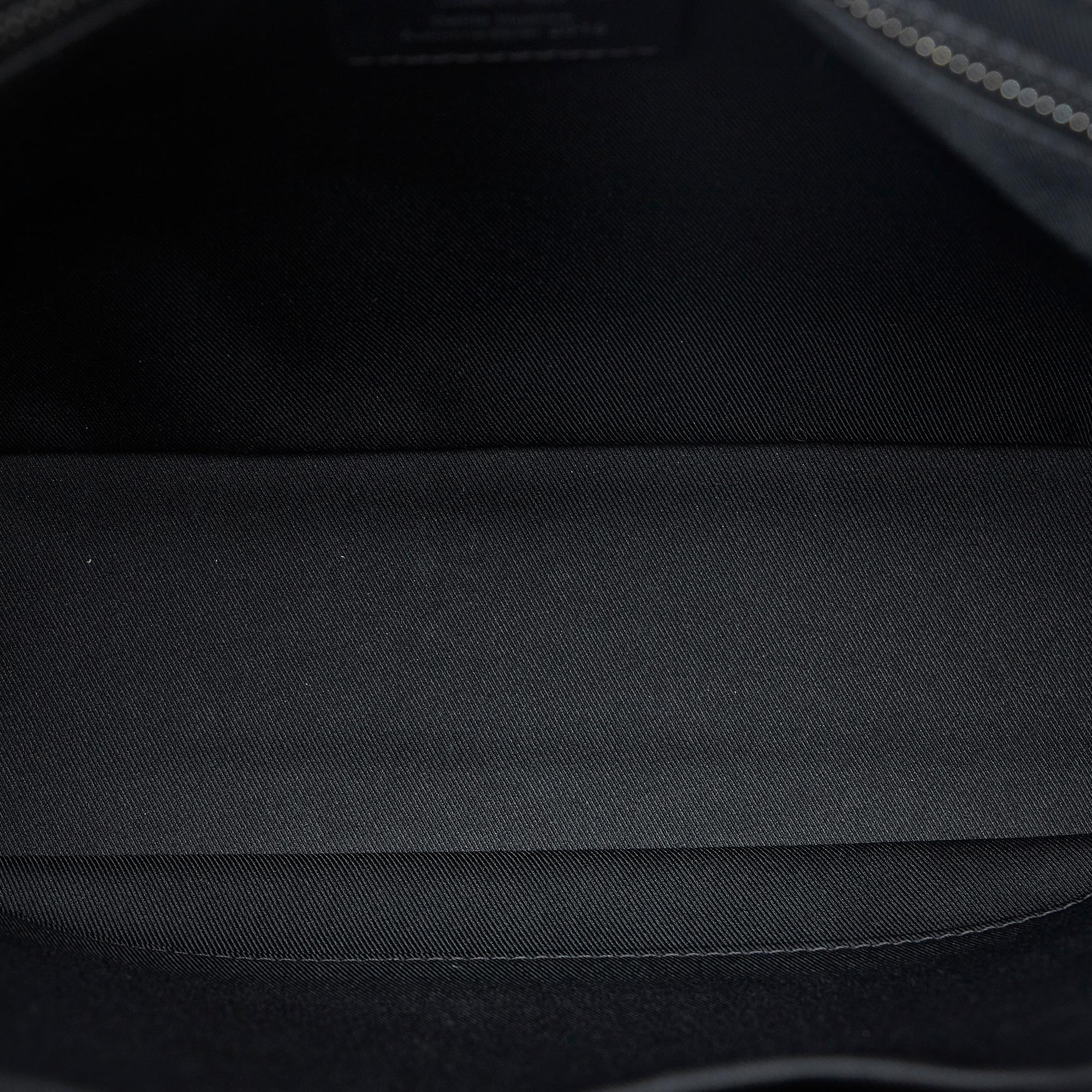 Louis Vuitton Monogram Eclipse Voyager PM (SHG-bjw0hK)