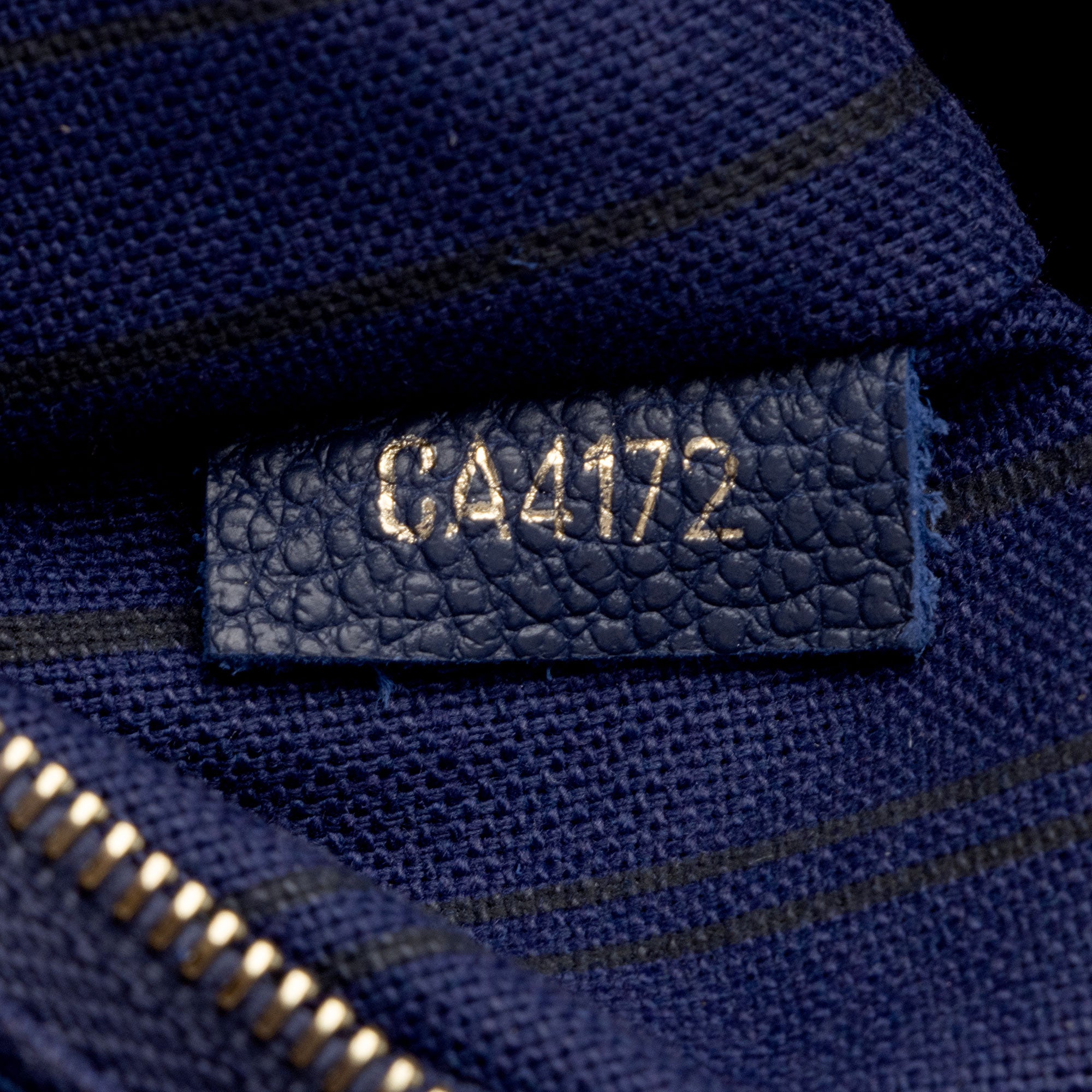 Louis Vuitton Monogram Empreinte Artsy MM Shoulder Bag (SHF-E7RR7v)