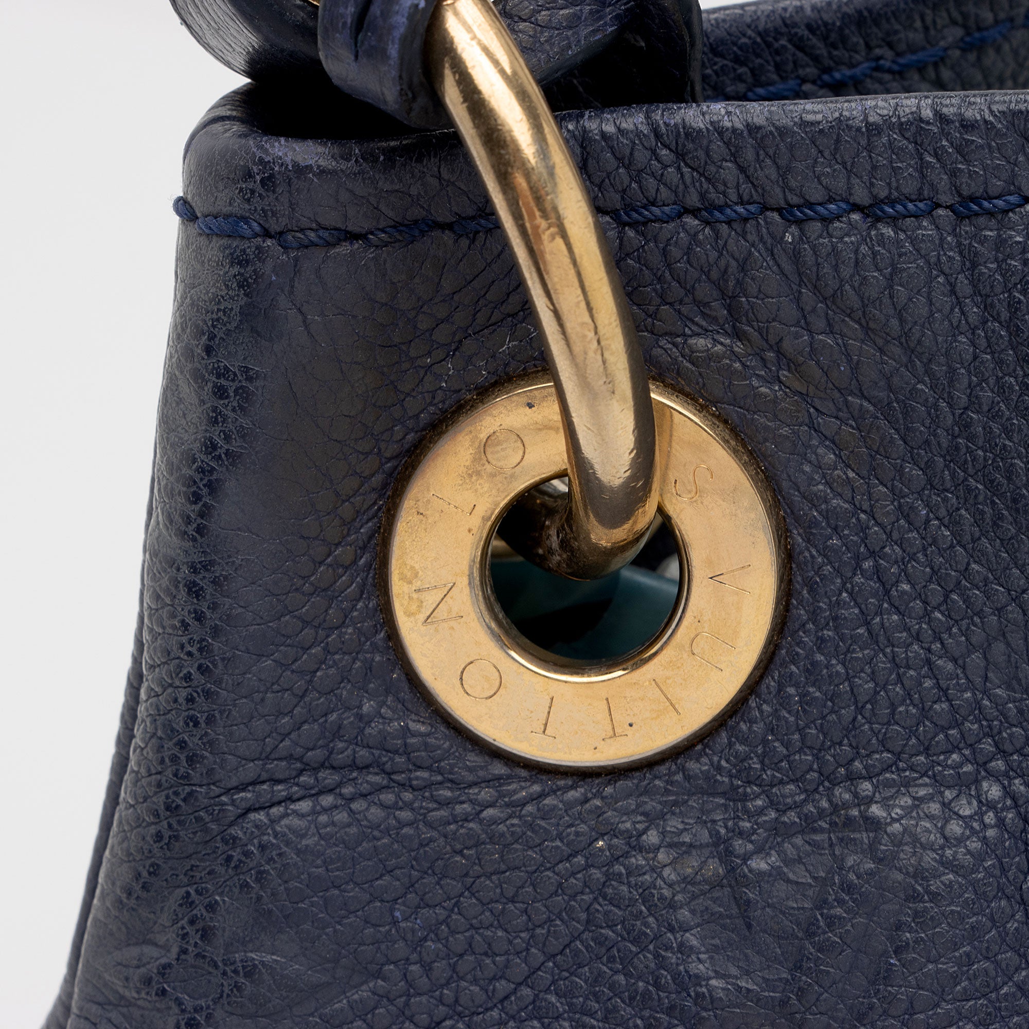 Louis Vuitton Monogram Empreinte Artsy MM Shoulder Bag (SHF-E7RR7v)