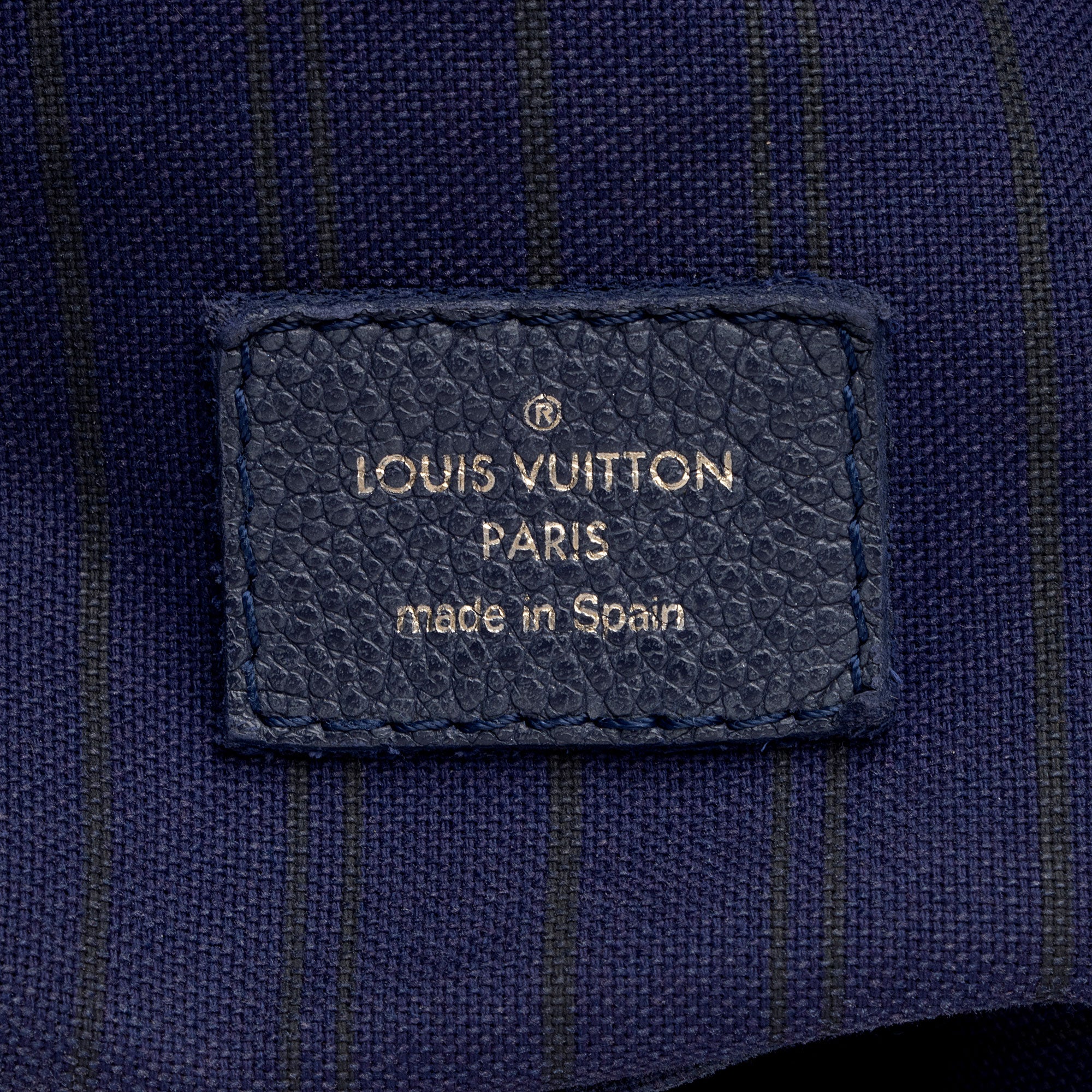 Louis Vuitton Monogram Empreinte Artsy MM Shoulder Bag (SHF-E7RR7v)