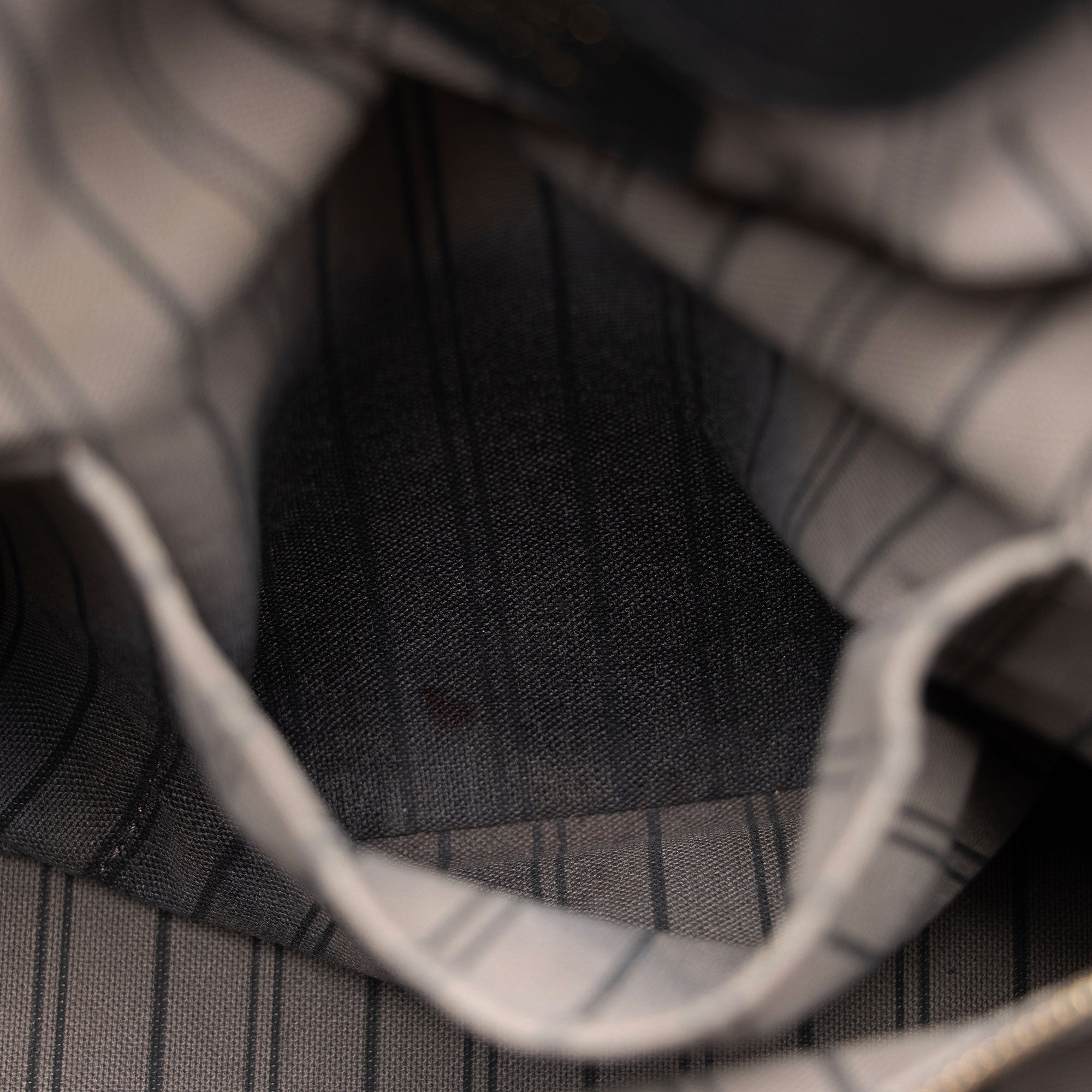 Louis Vuitton Monogram Empreinte Artsy MM Shoulder Bag