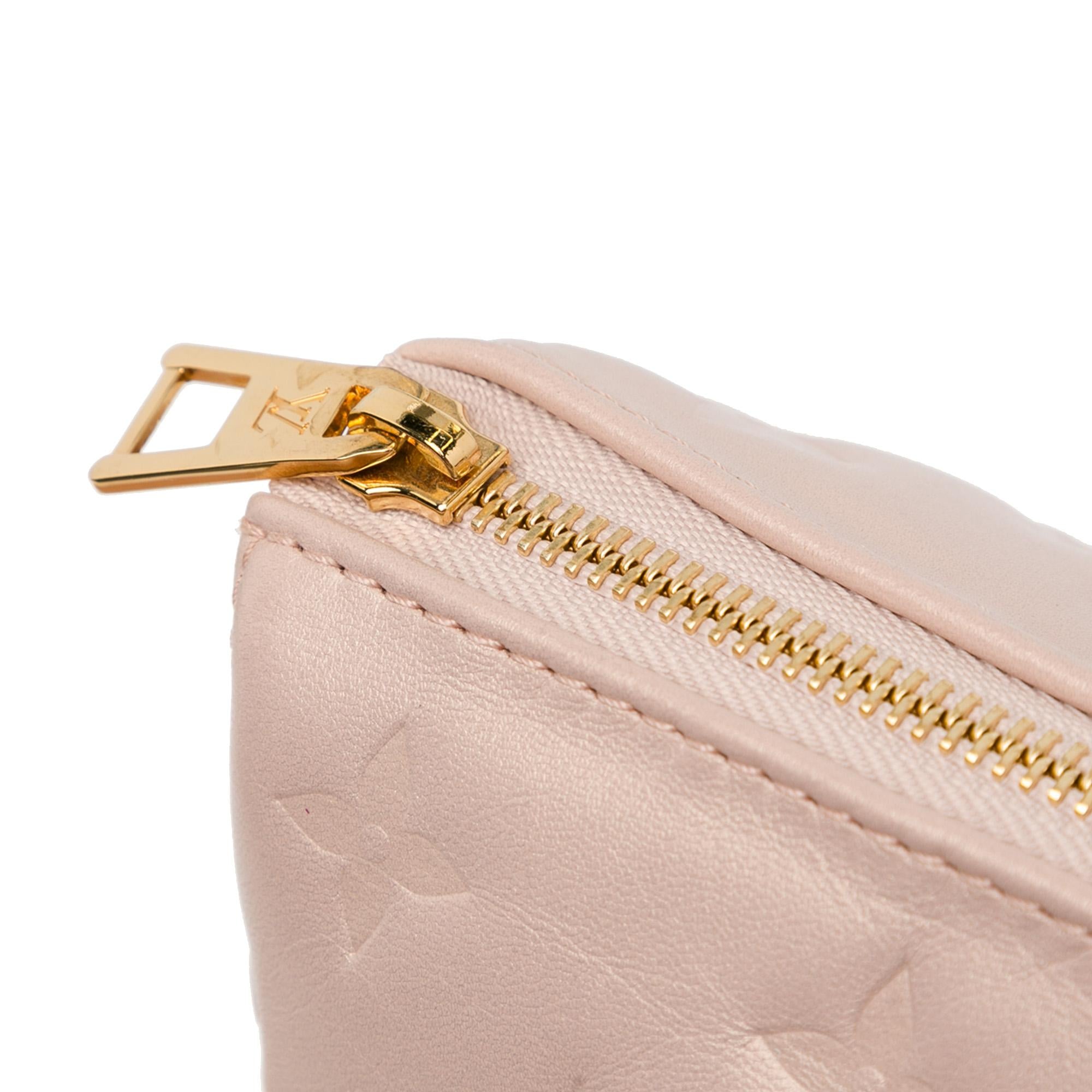 Louis Vuitton Monogram Fall In Love Coussin PM (SHG-5rP2ec)