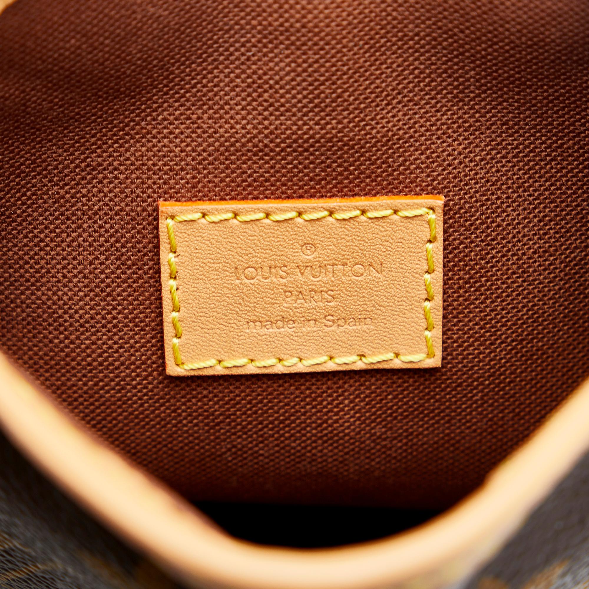 Louis Vuitton Monogram Fold Me Pouch (SHG-bMw8uh)