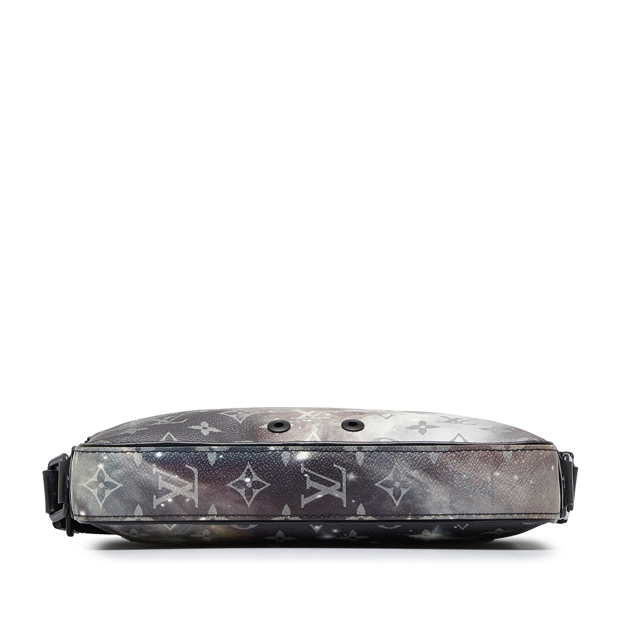 Louis Vuitton Monogram Galaxy Alpha Messenger (SHG-1KGtFs)