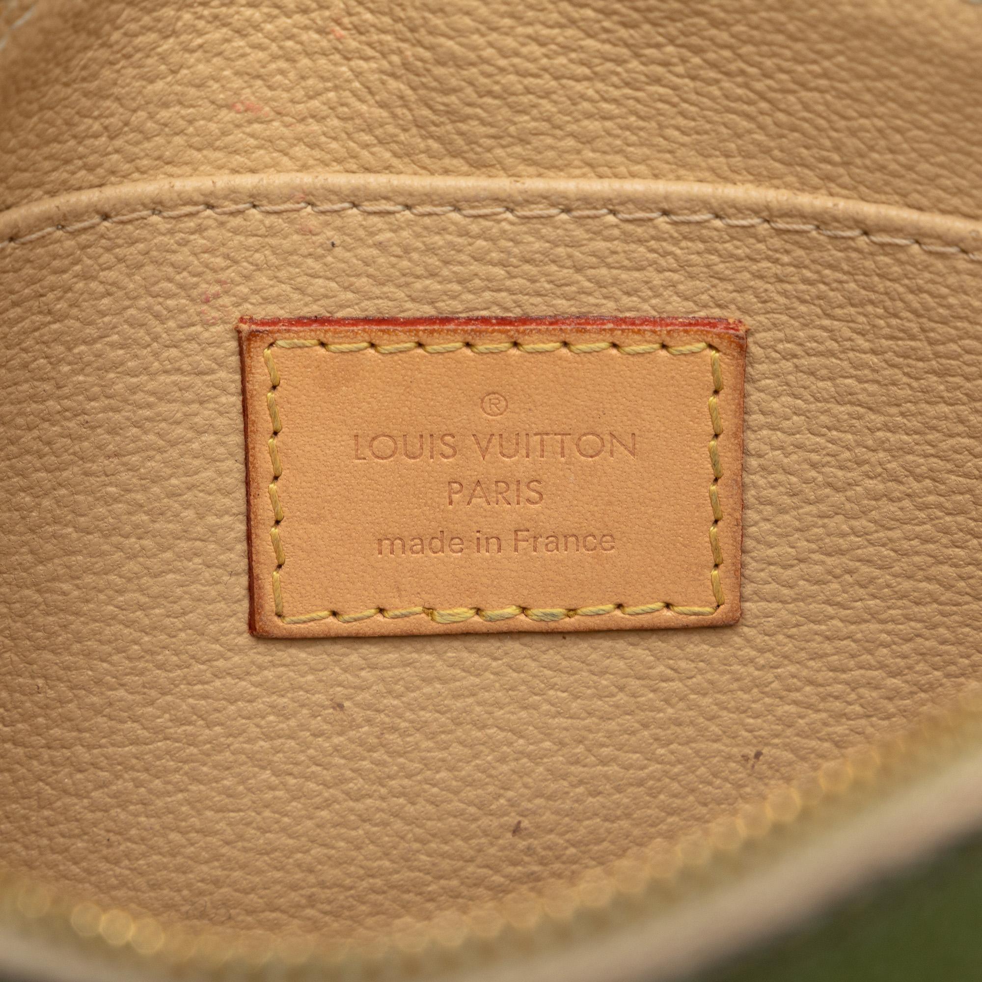 Louis Vuitton Monogram Giant Cosmetic Pouch (SHG-apgQGH)