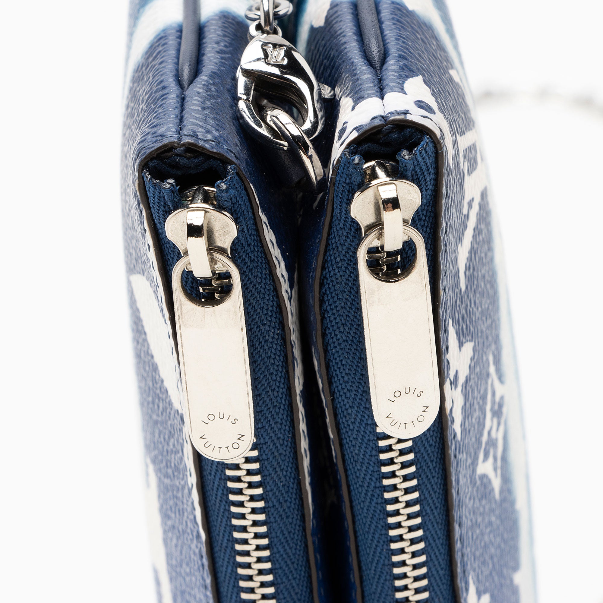 Louis Vuitton Monogram Giant Escale Double Zip Pochette (SHF-jCxDnn)