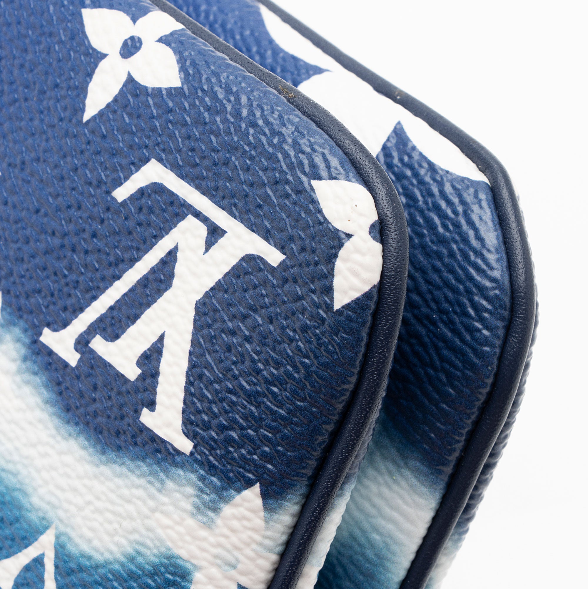 Louis Vuitton Monogram Giant Escale Double Zip Pochette (SHF-jCxDnn)