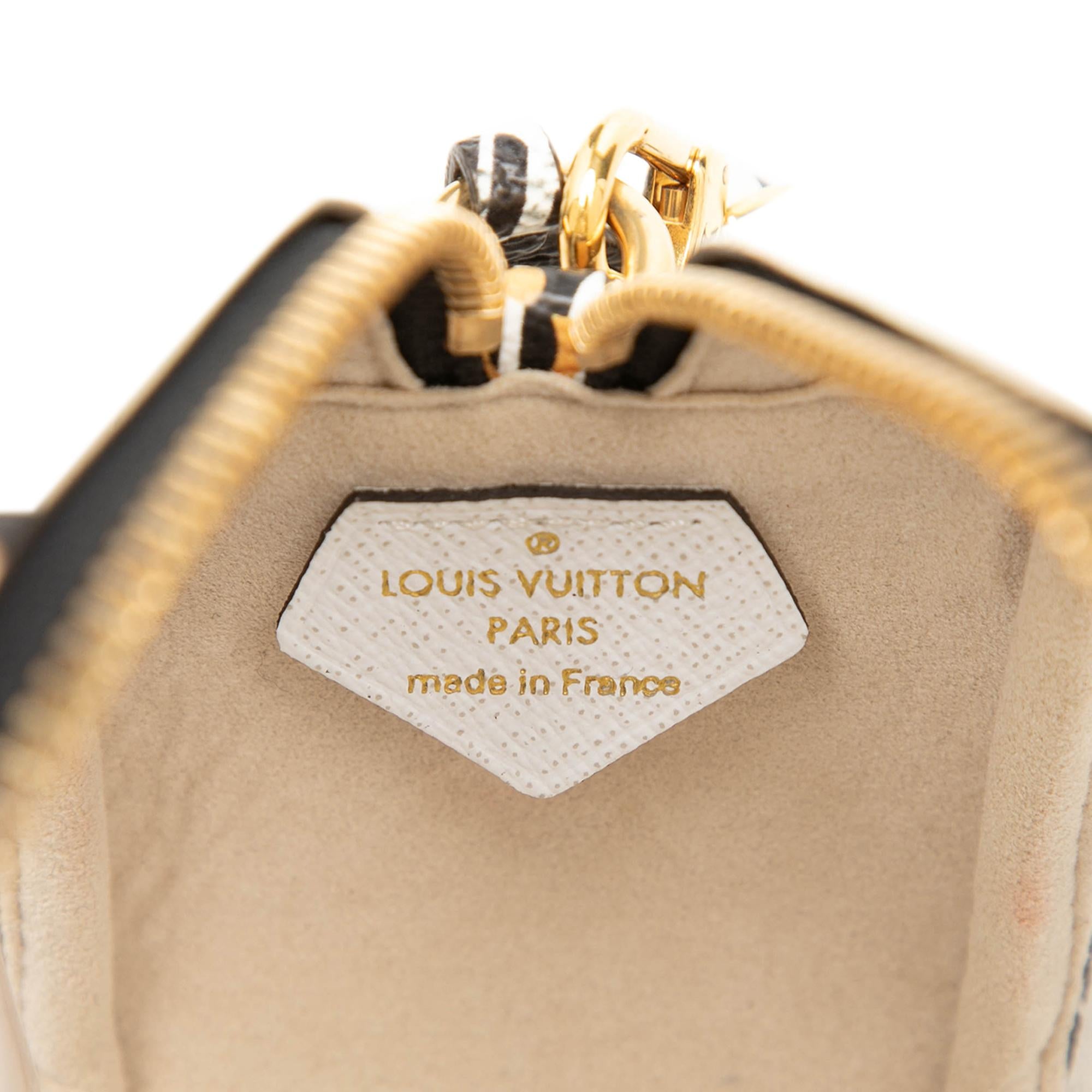 Louis Vuitton Monogram Giant Jungle Beach Pouch