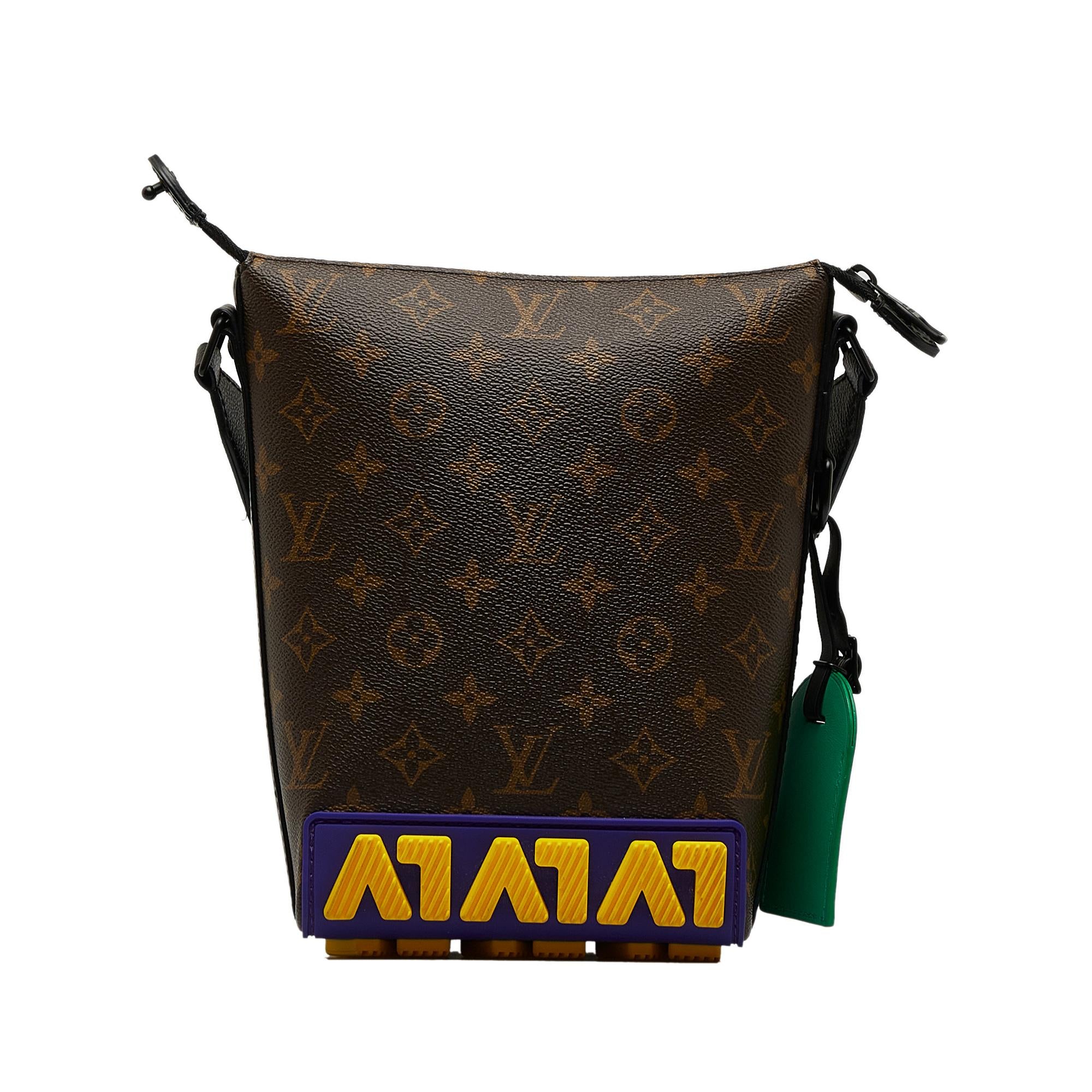Louis Vuitton Monogram LV Rubber Cruiser (SHG-yG5ja0)