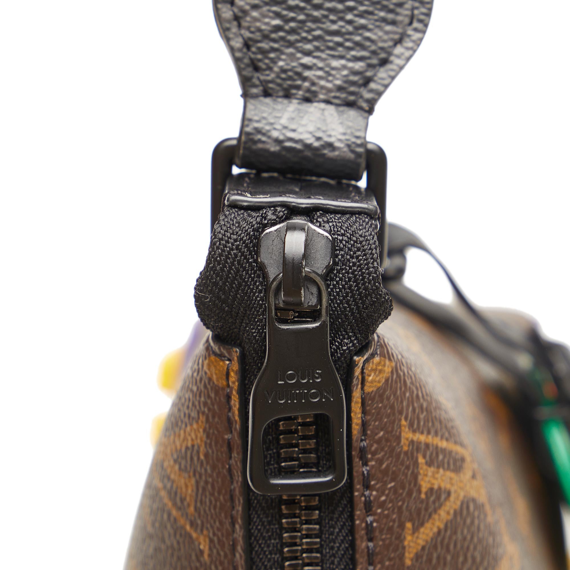 Louis Vuitton Monogram LV Rubber Cruiser (SHG-yG5ja0)