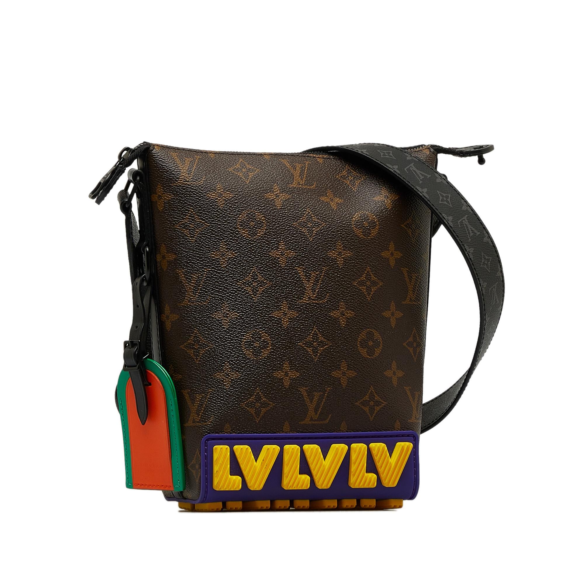Louis Vuitton Monogram LV Rubber Cruiser (SHG-yG5ja0)