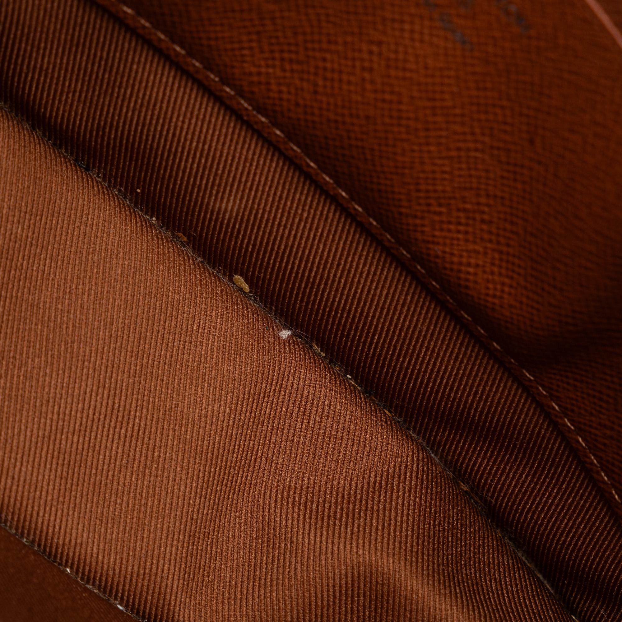 Louis Vuitton Monogram Legacy Chain Clutch (SHG-QOW4Cw)