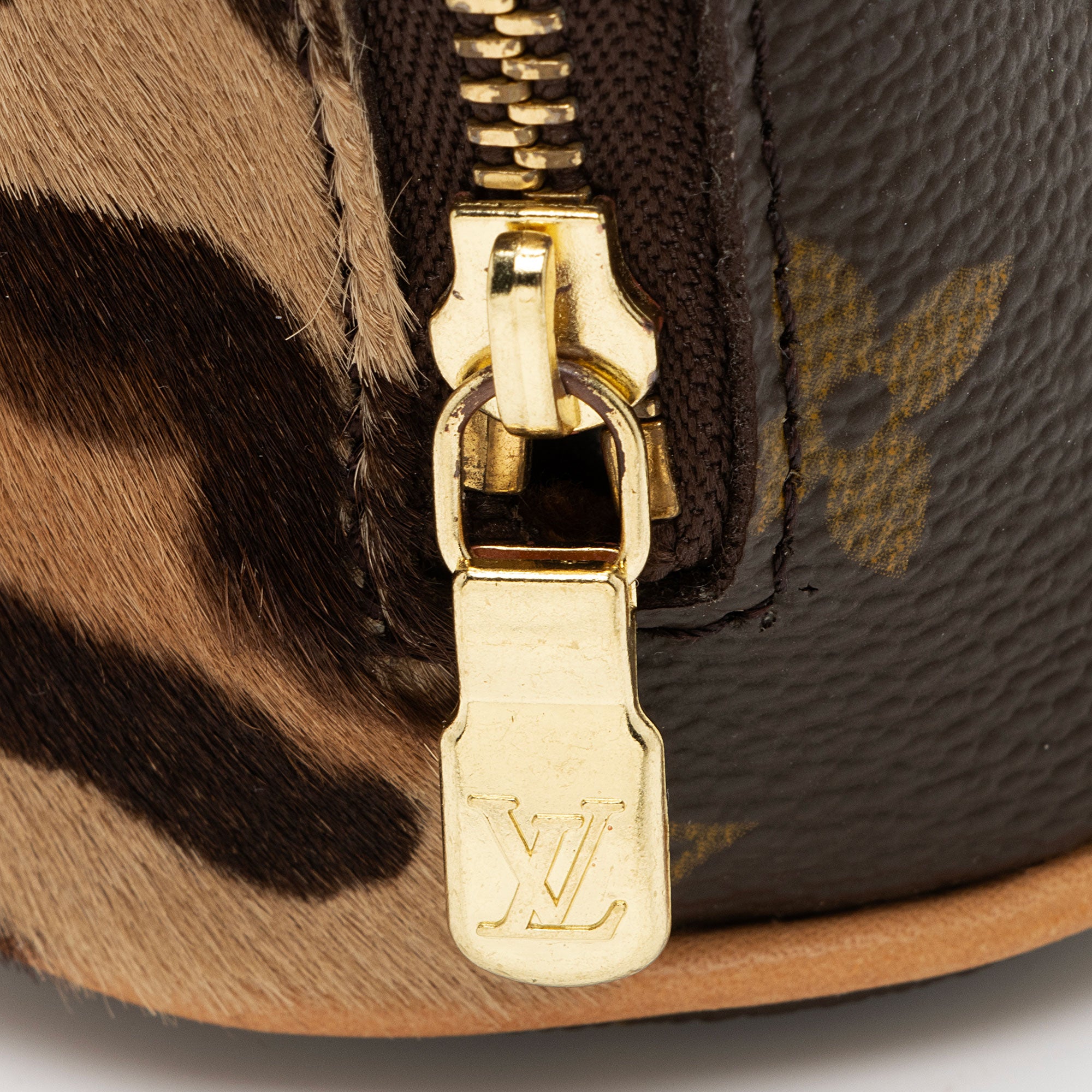 Louis Vuitton Monogram Leopard Print Pony Hair Azzedine Alaia Cosmetic Pouch (SHF-E6mACQ)