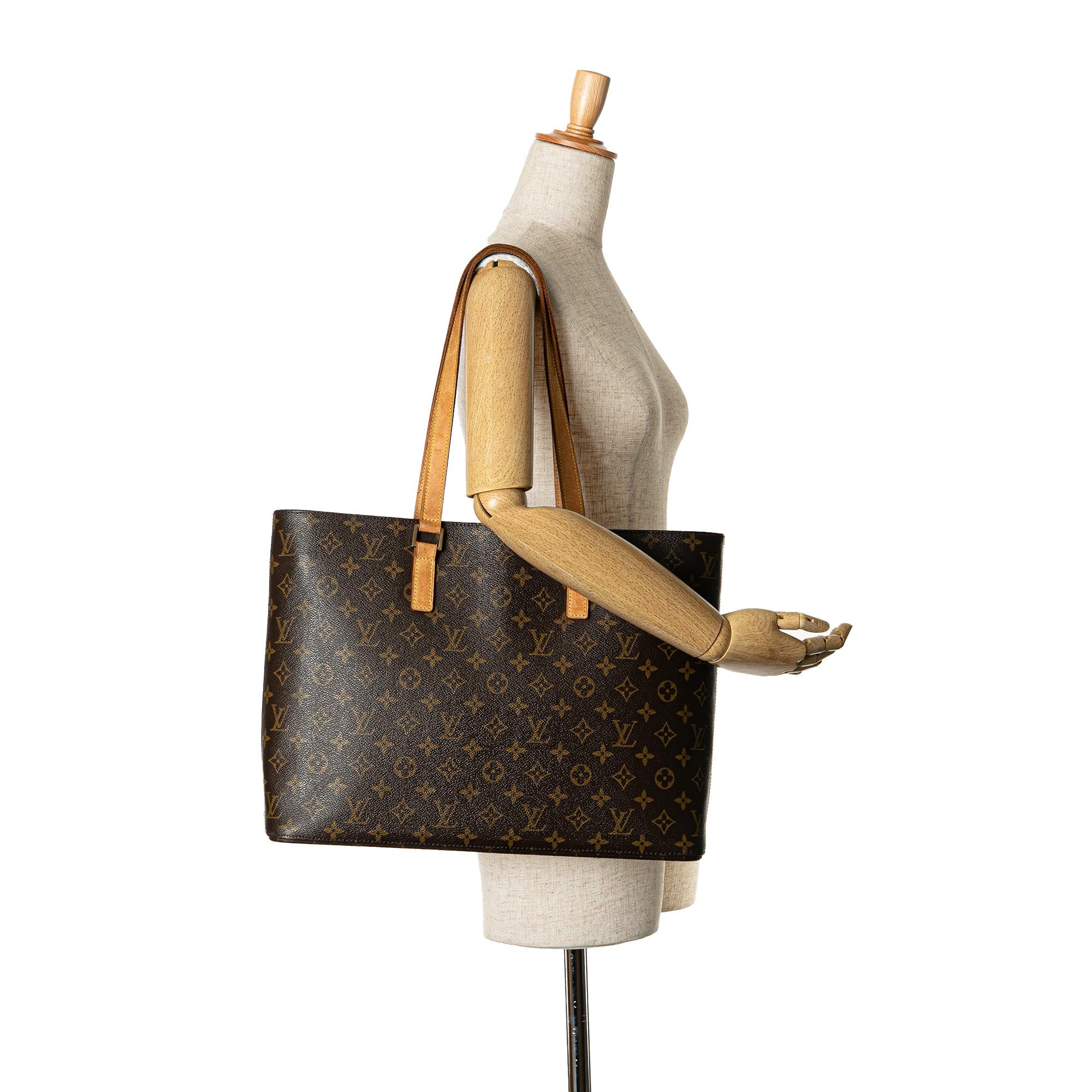 Louis Vuitton Monogram Luco (SHG-sl7LKG)