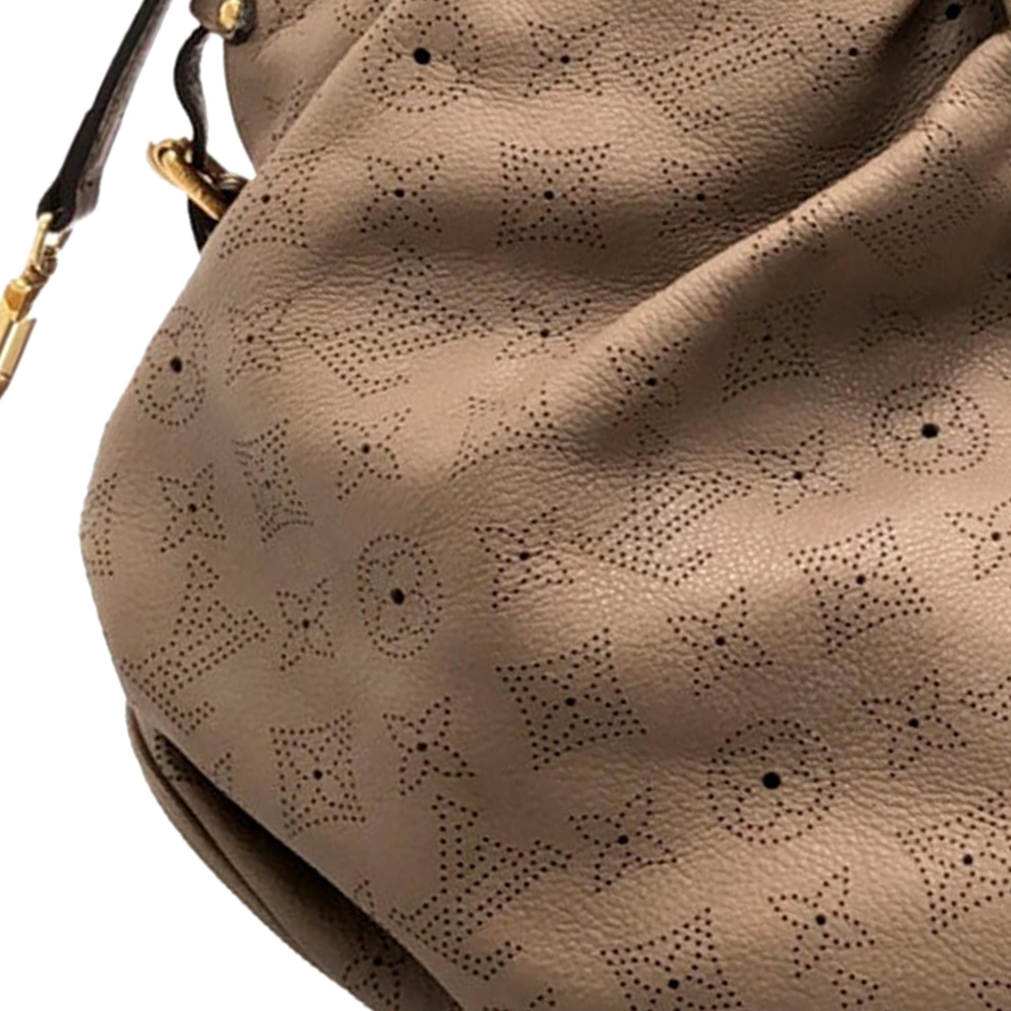 Louis Vuitton Monogram Mahina L Hobo (SHG-mHEWzq)