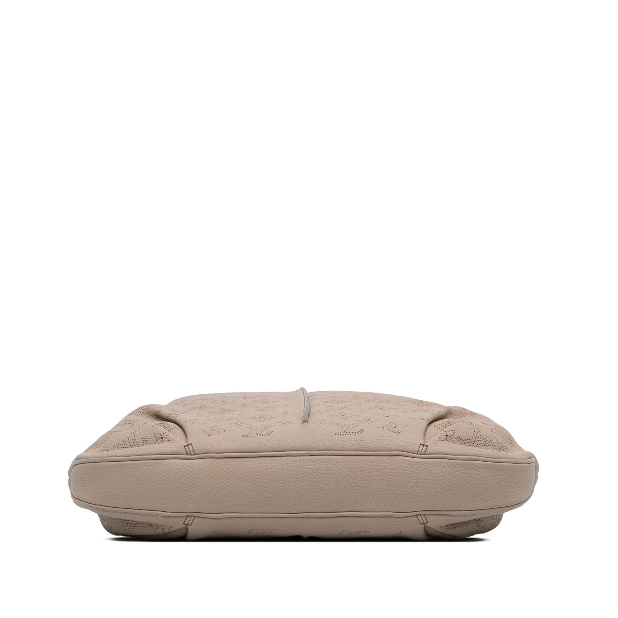 Louis Vuitton Monogram Mahina Selene MM (SHG-c7G6NL)