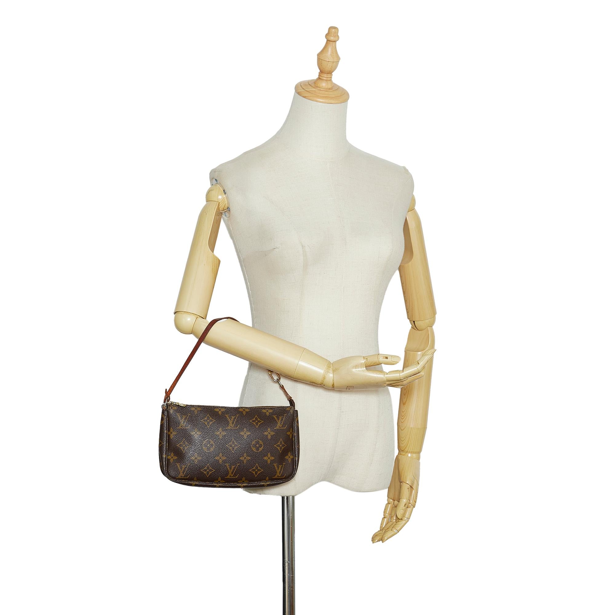 Louis Vuitton Monogram Pochette Accessoires (SHG-jg8b24)