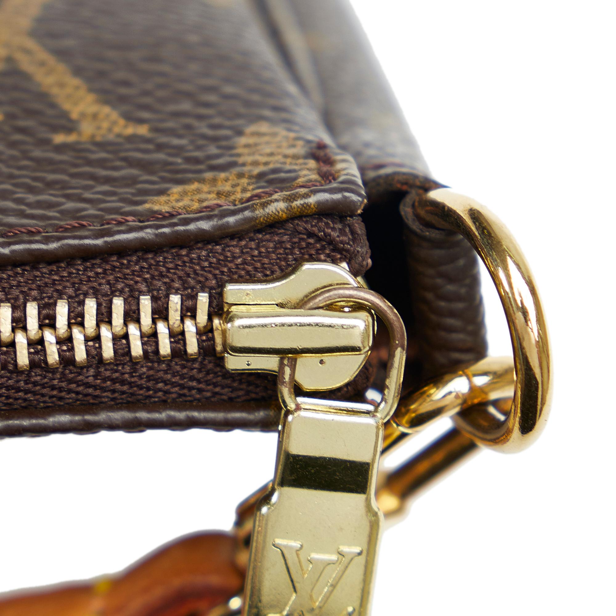 Louis Vuitton Monogram Pochette Accessoires (SHG-MNdQXv)