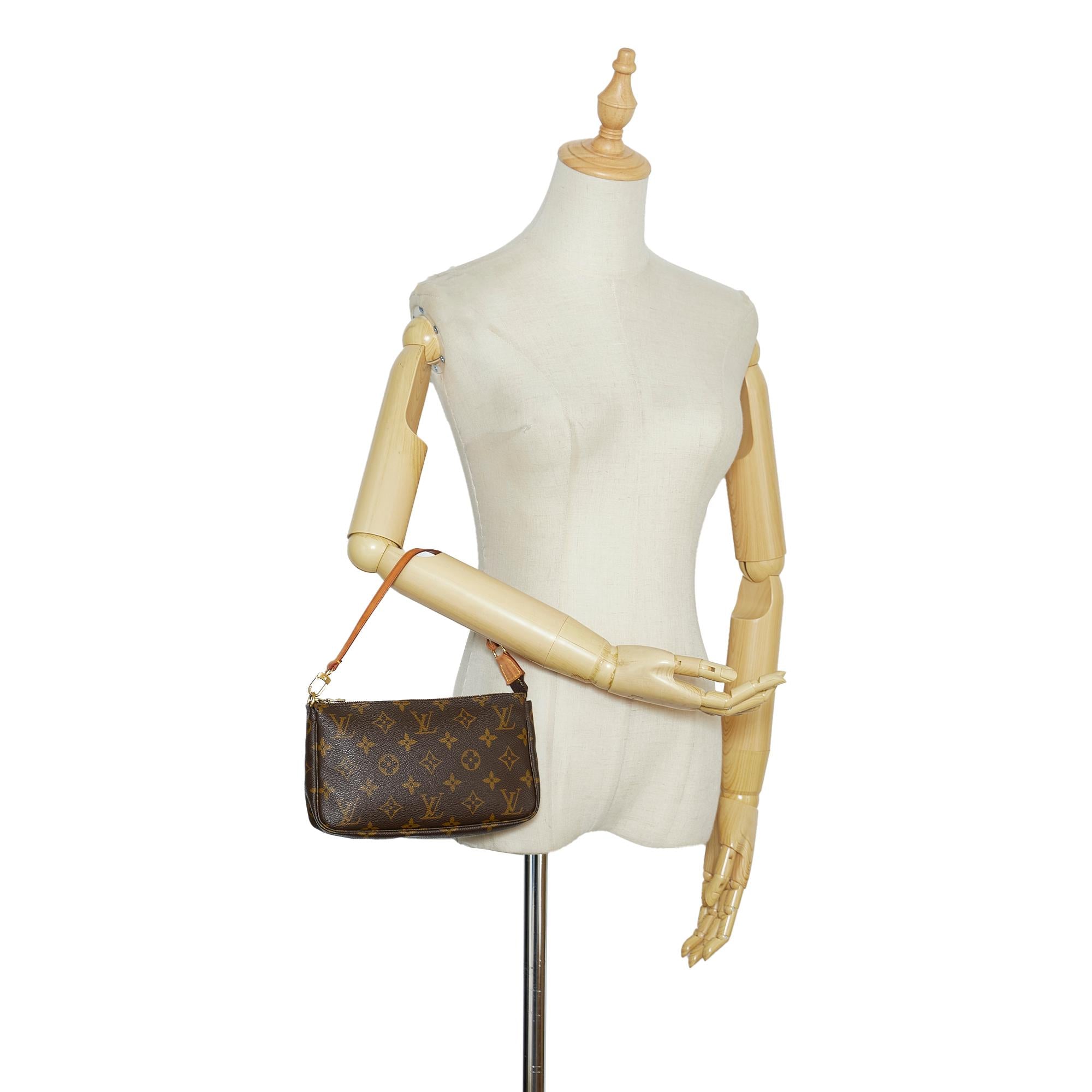 Louis Vuitton Monogram Pochette Accessoires (SHG-Jov92n)