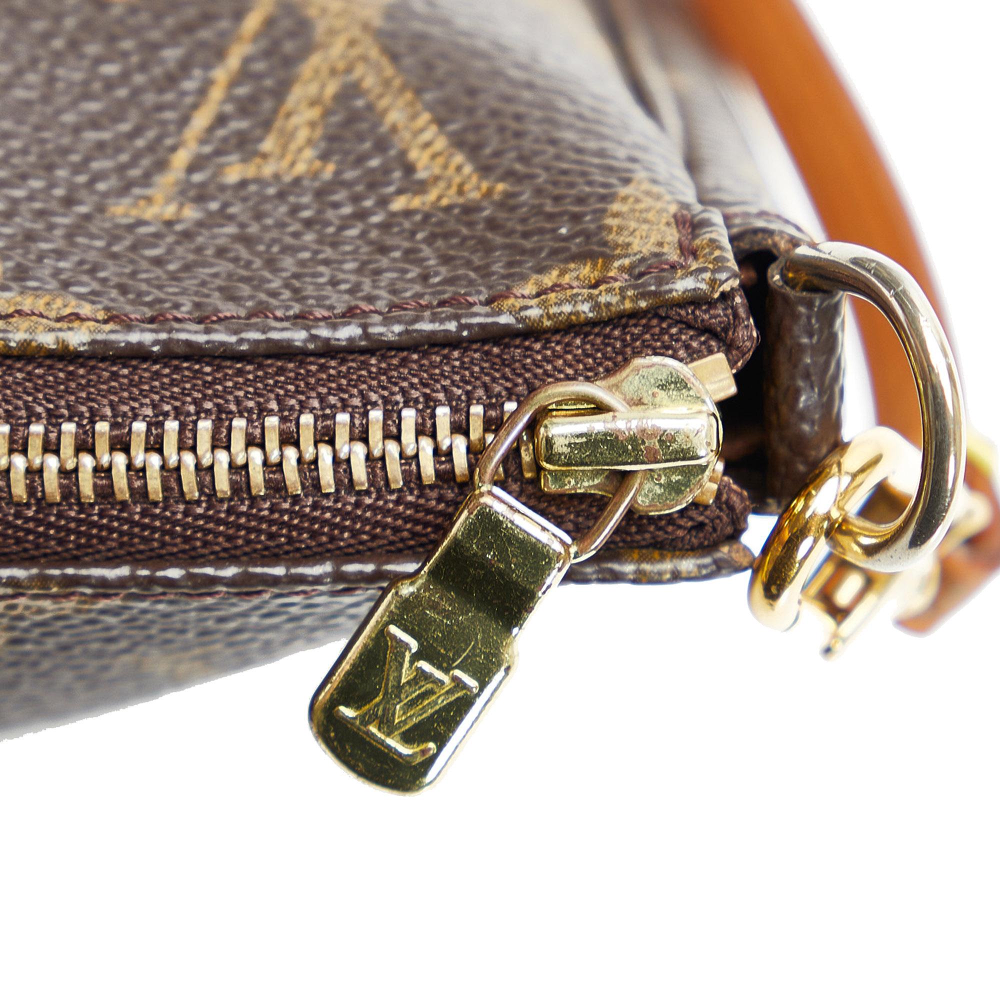 Louis Vuitton Monogram Pochette Accessoires (SHG-cVMbGX)