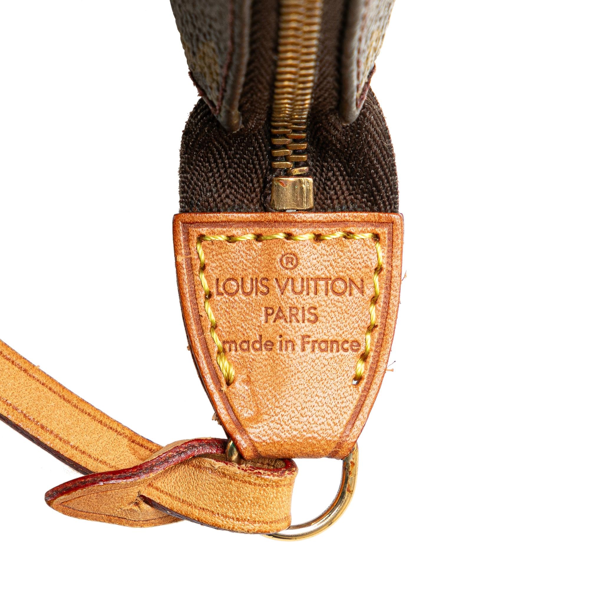 Louis Vuitton Monogram Pochette Accessoires (SHG-oC31Wh)