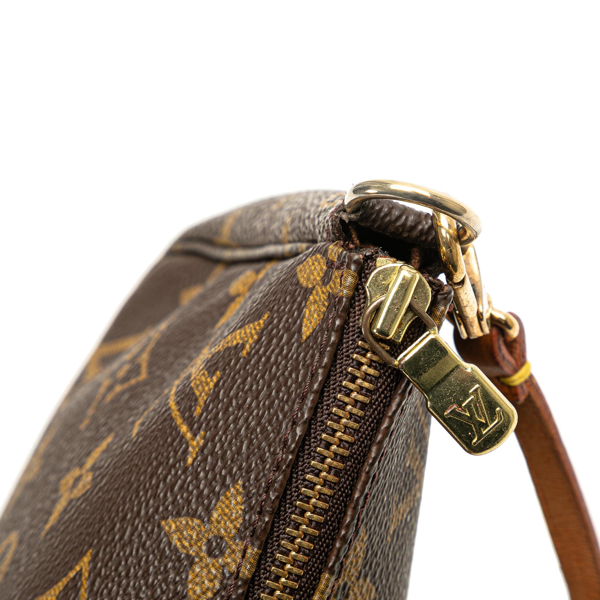 Louis Vuitton Monogram Pochette Accessoires (SHG-pgotco)
