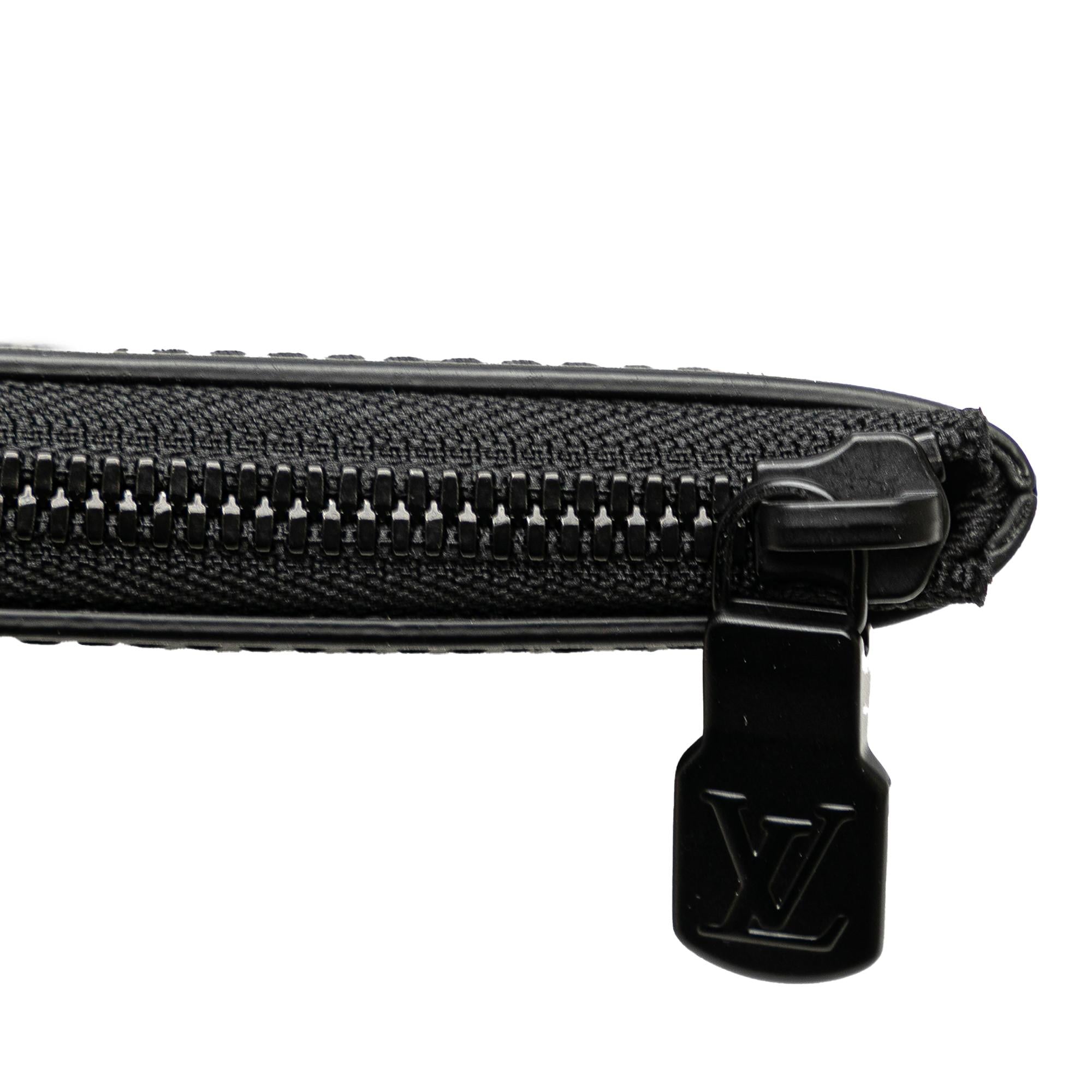 Louis Vuitton Monogram Shadow Discovery Pochette (SHG-pygLuW)