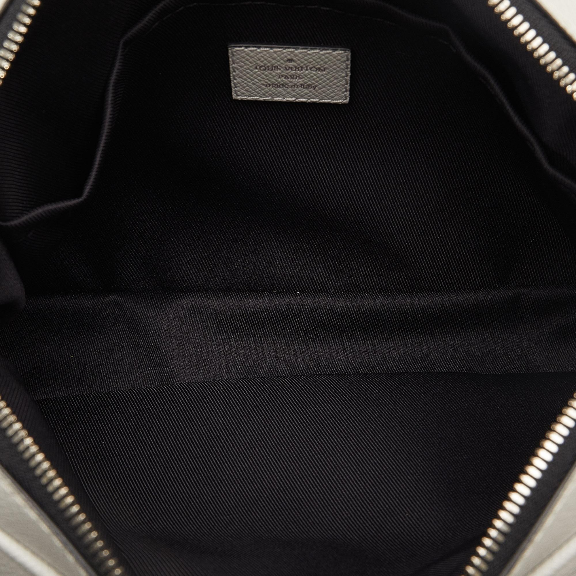 Louis Vuitton Monogram Taigarama Outdoor Messenger (SHG-pAvXZ9)