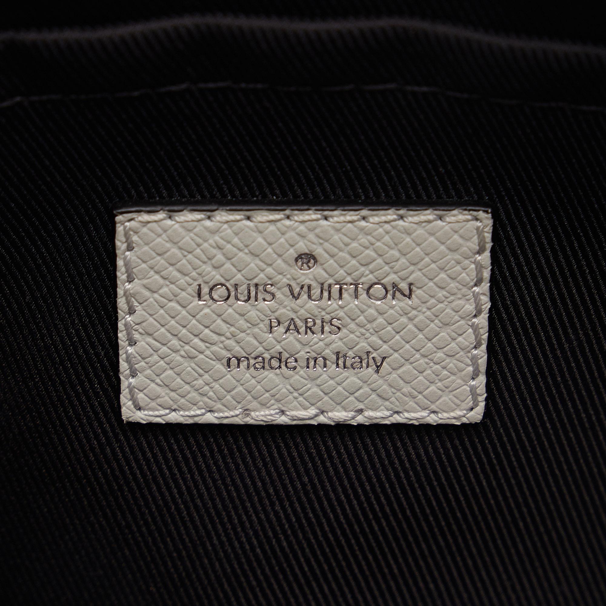 Louis Vuitton Monogram Taigarama Outdoor Messenger (SHG-pAvXZ9)