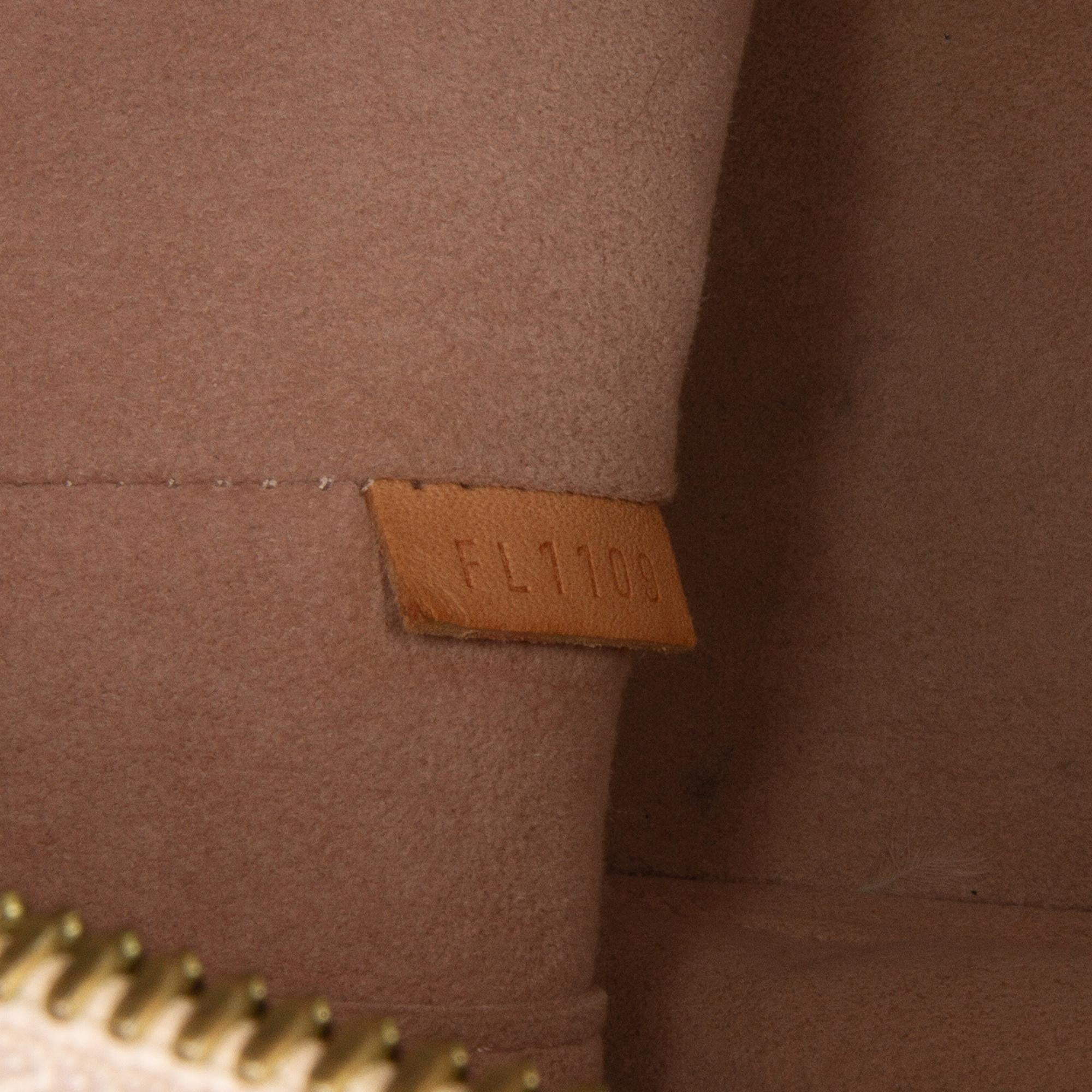 Louis Vuitton Monogram V Tote BB (SHG-W7SKD1)