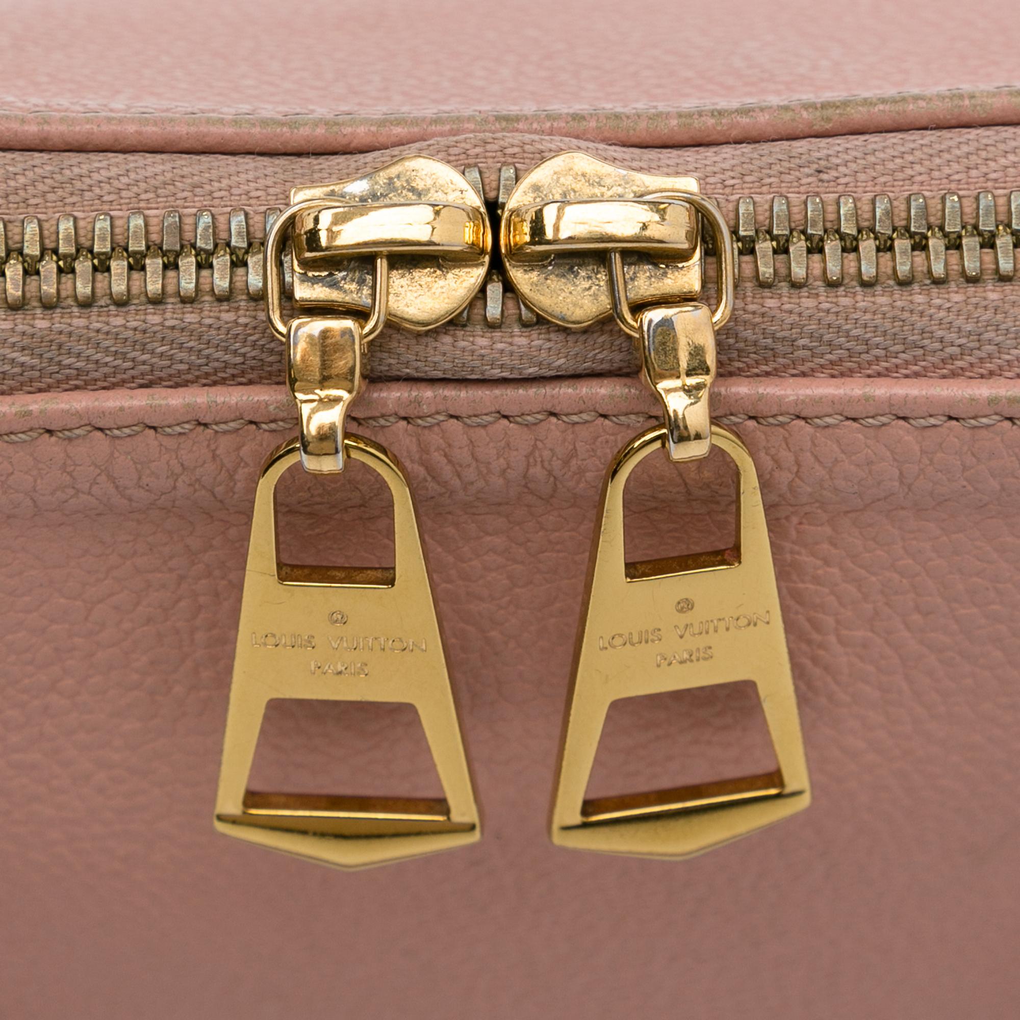 Louis Vuitton Monogram V Tote BB (SHG-W7SKD1)